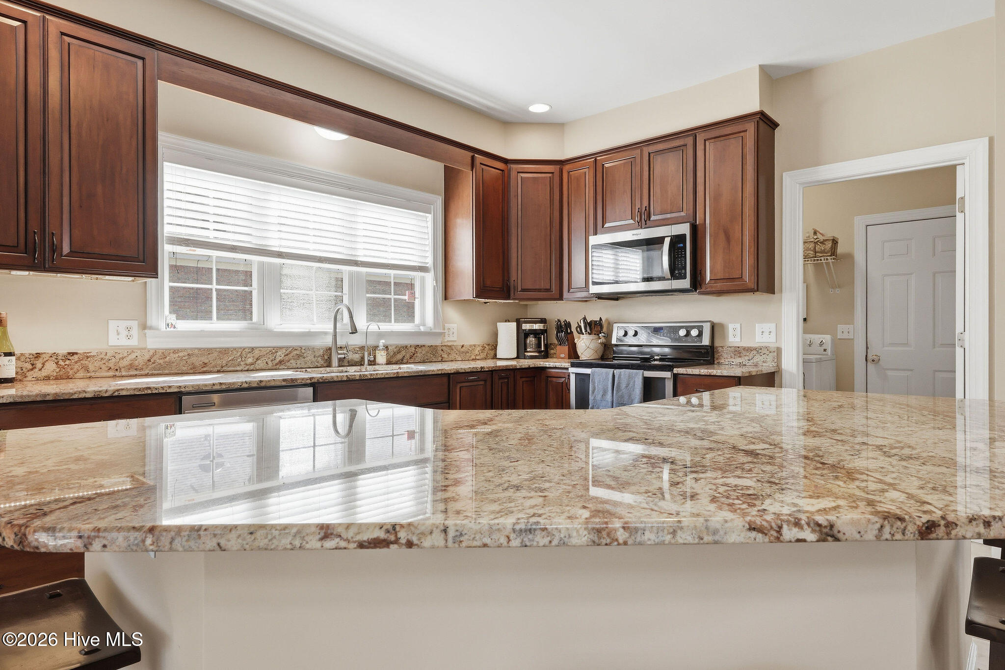 100556784 | Photo 25