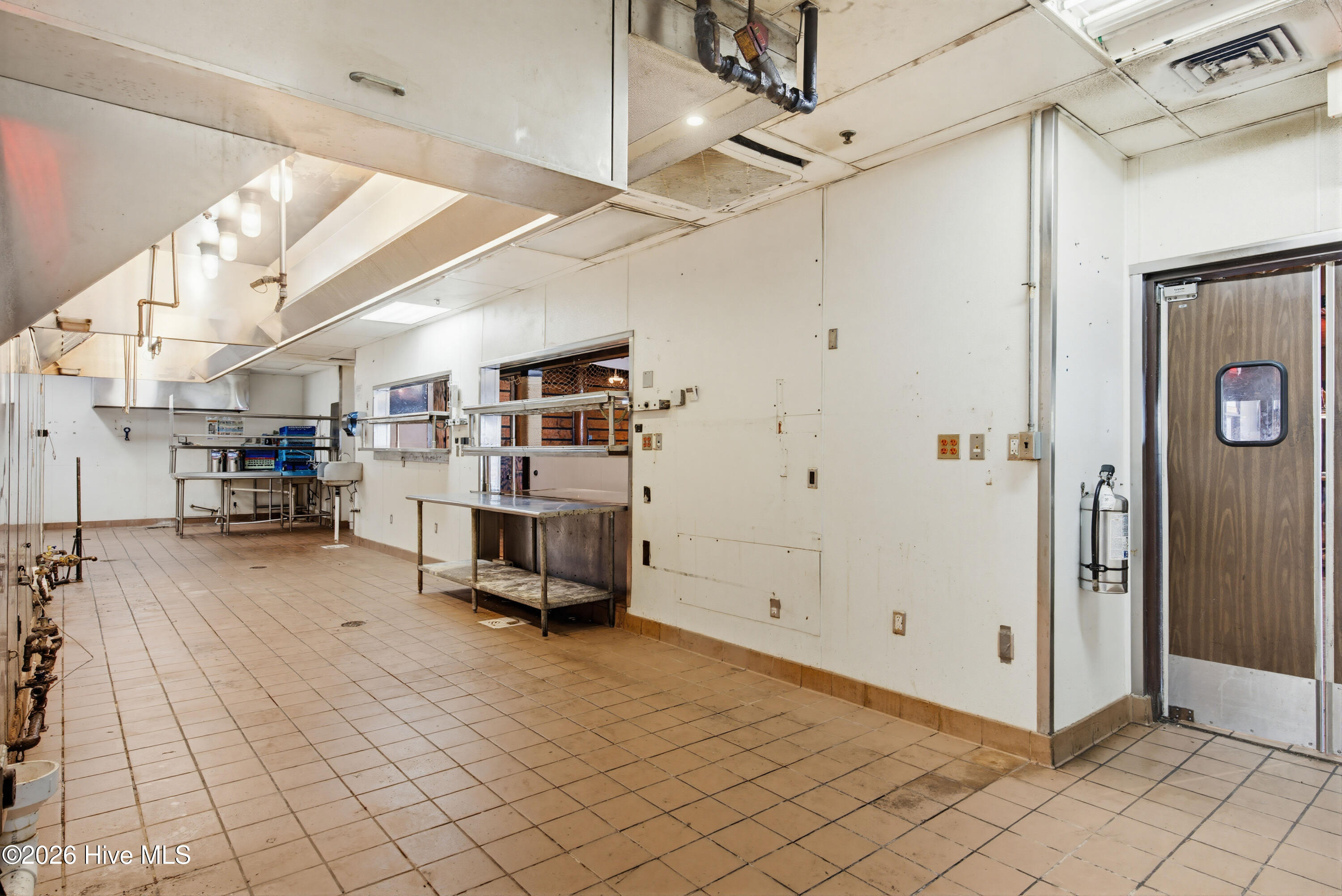 302 Western Blvd - Interiors_14