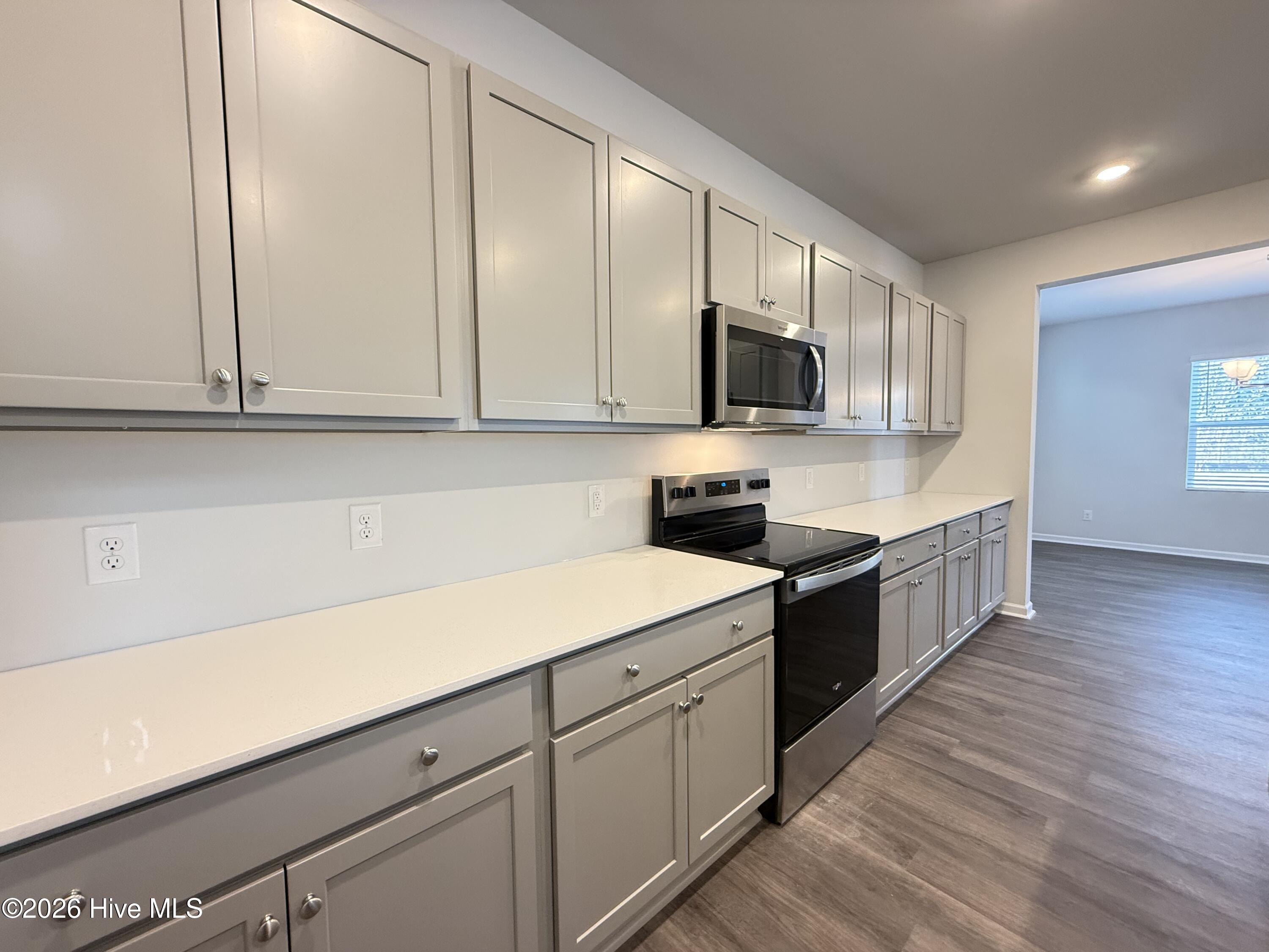 100526305 | Photo 10