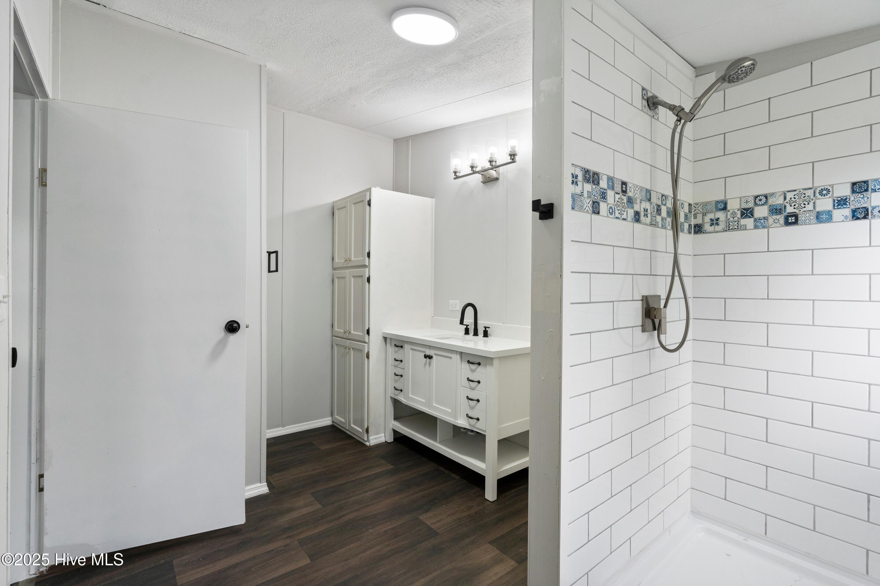 100535614 | Photo 25