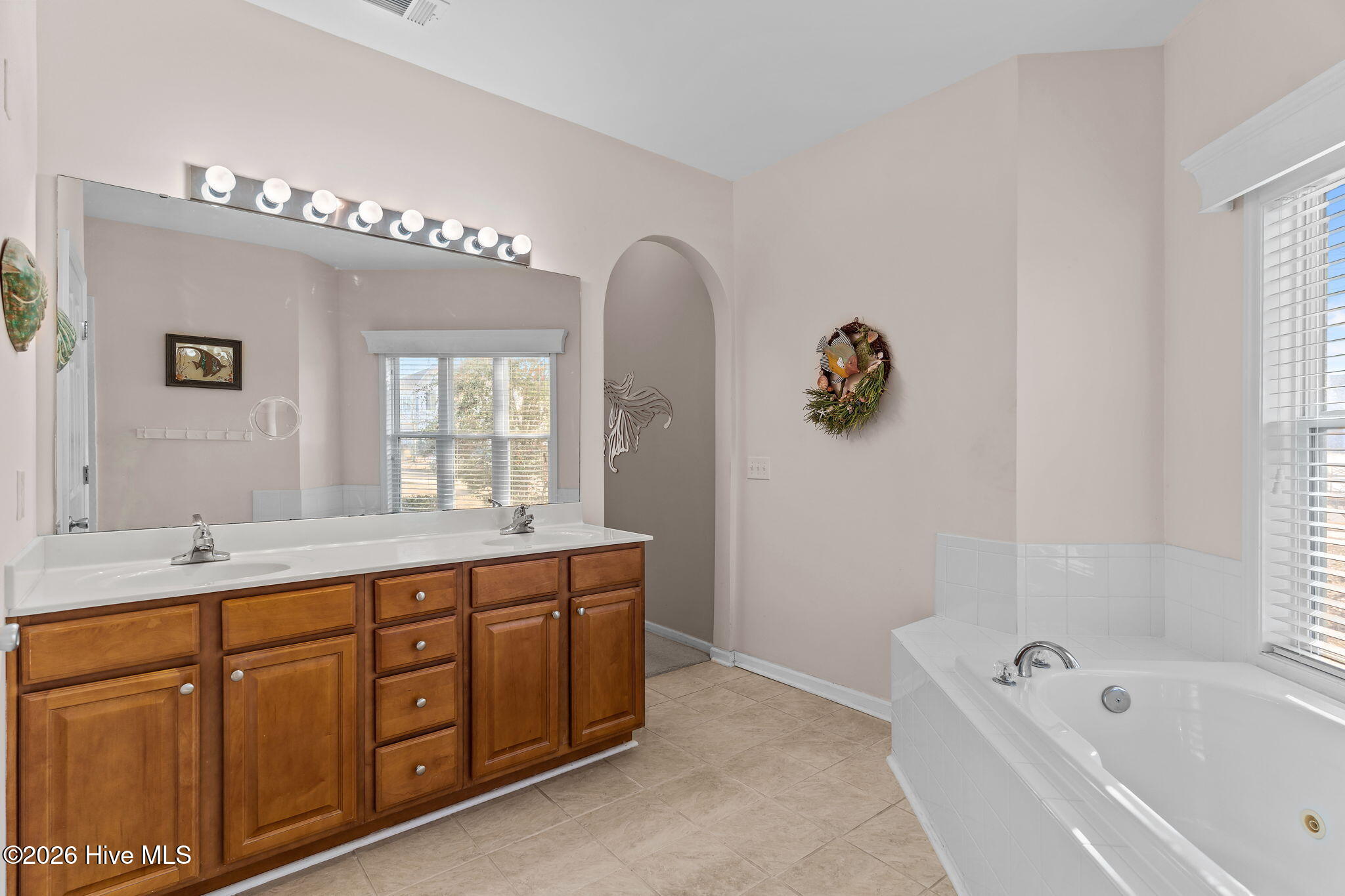 100560742 | Photo 14