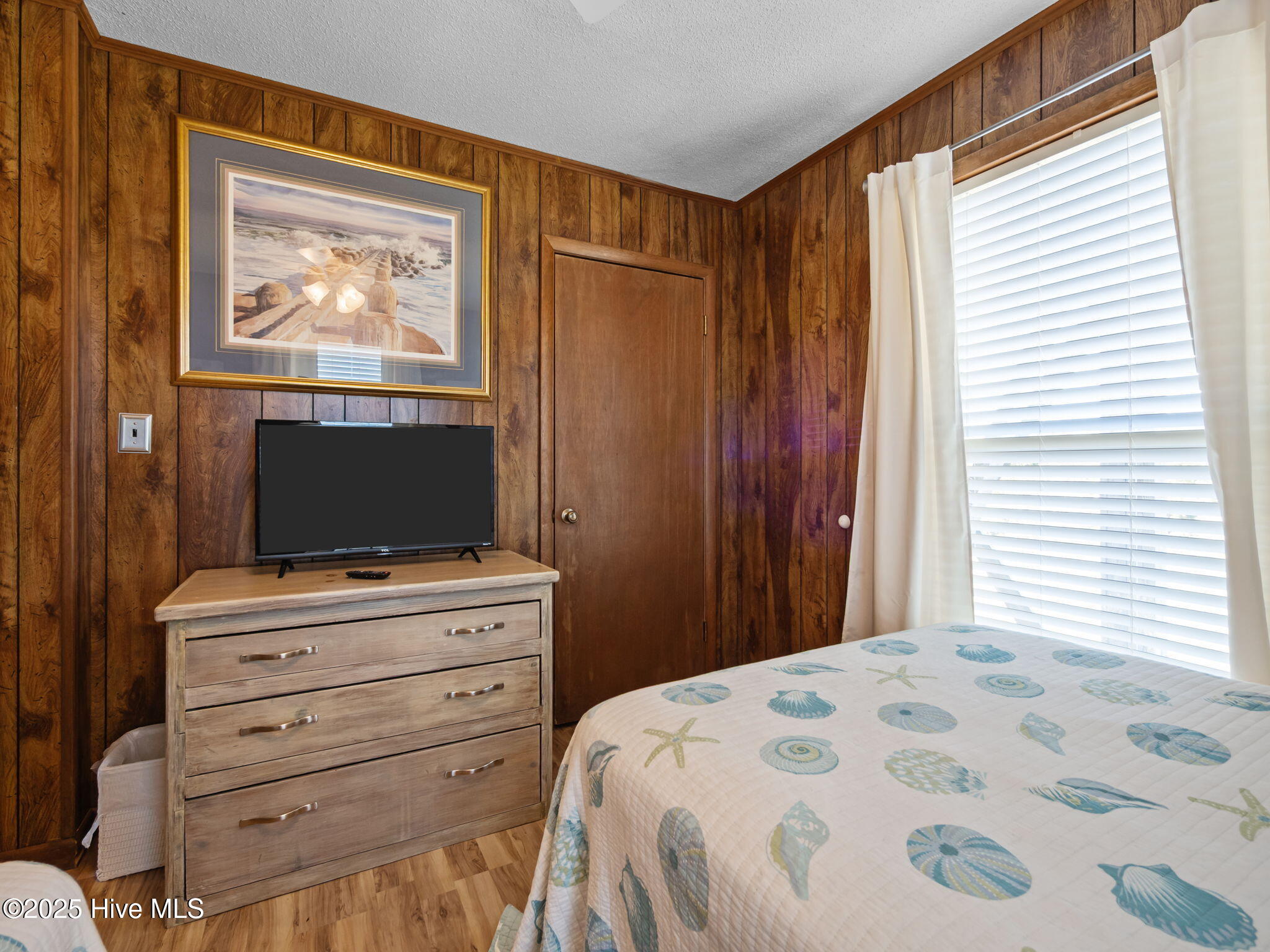 100537997 | Photo 32