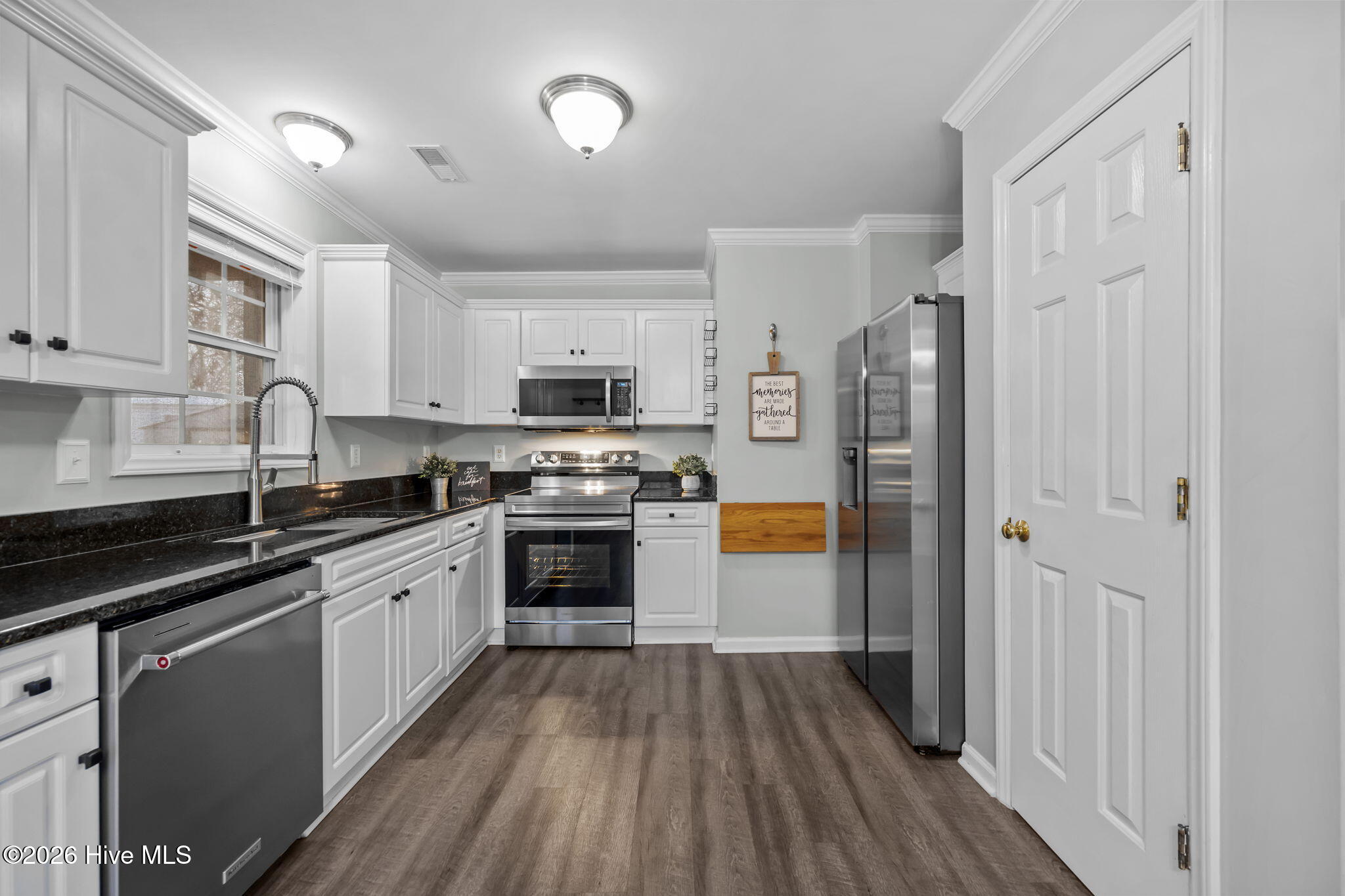 100556265 | Photo 12