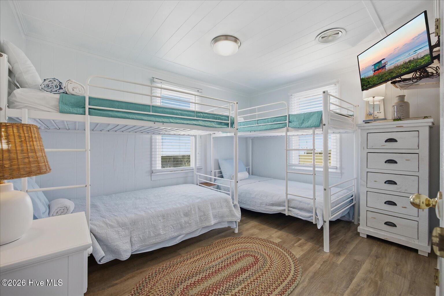 100568909 | Photo 32