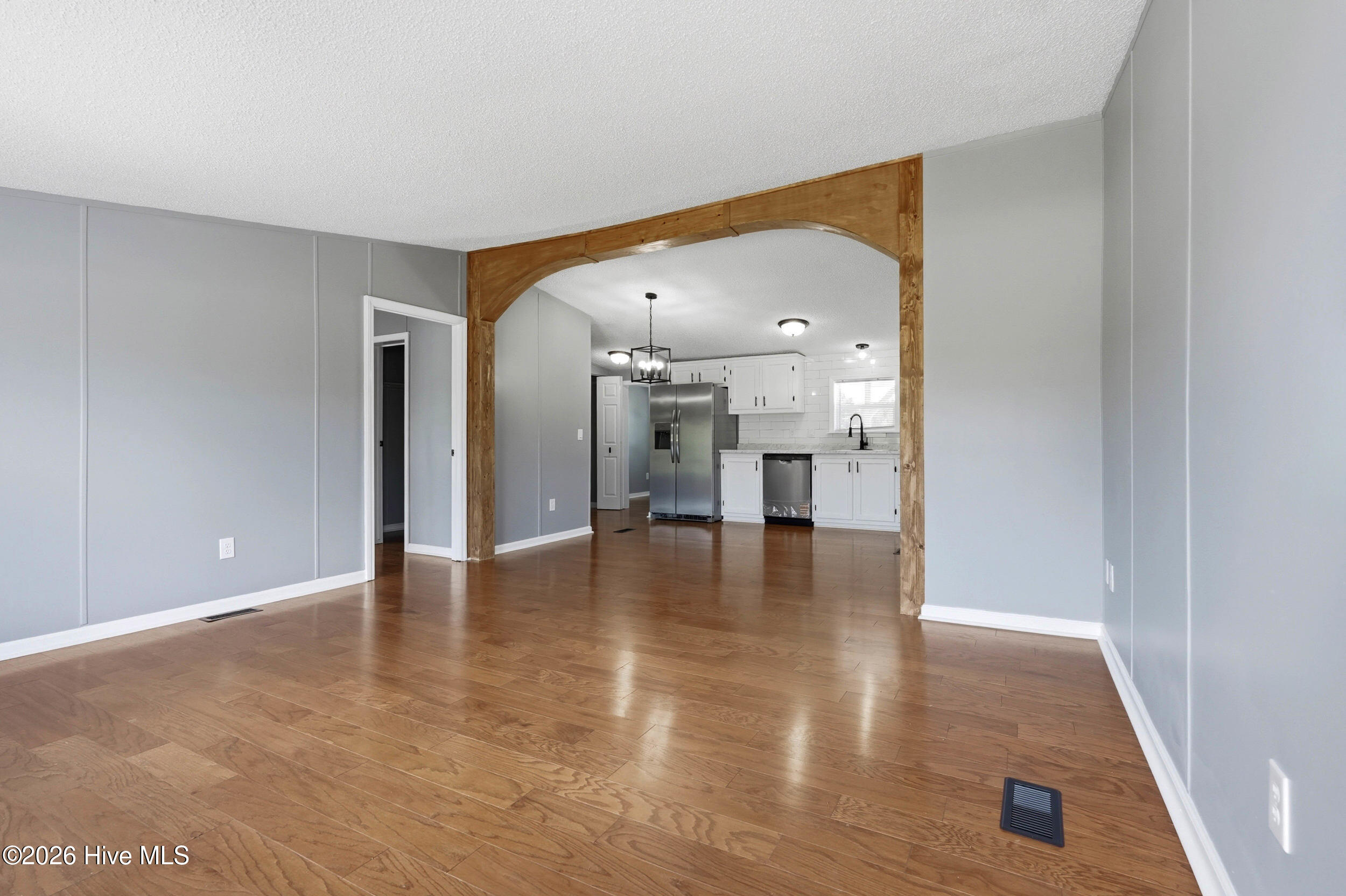 7_living room kitchen area
