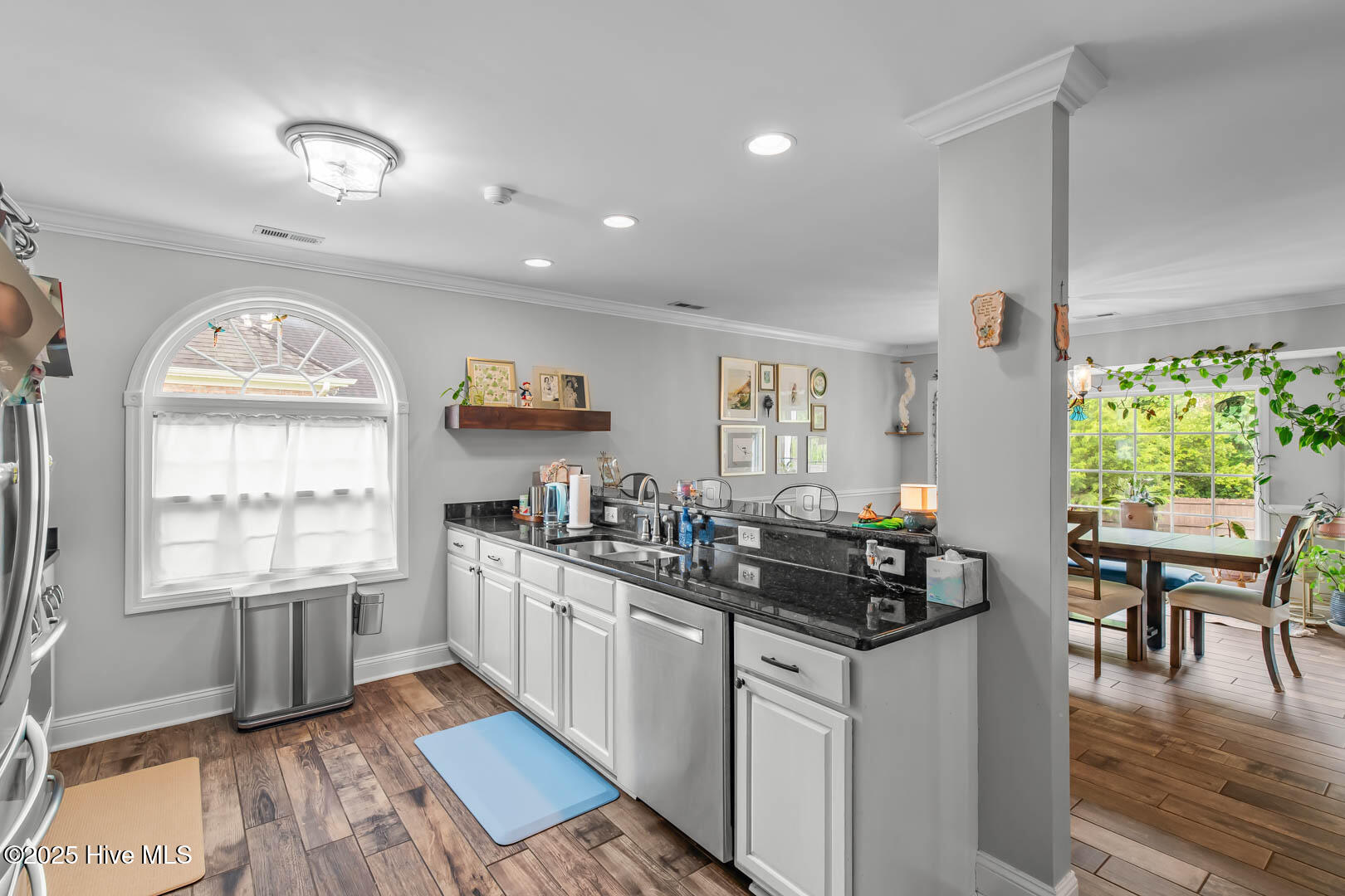 100510785 | Photo 25