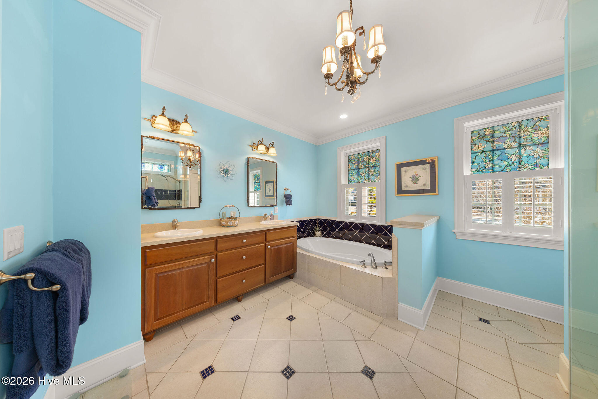 100557018 | Photo 36