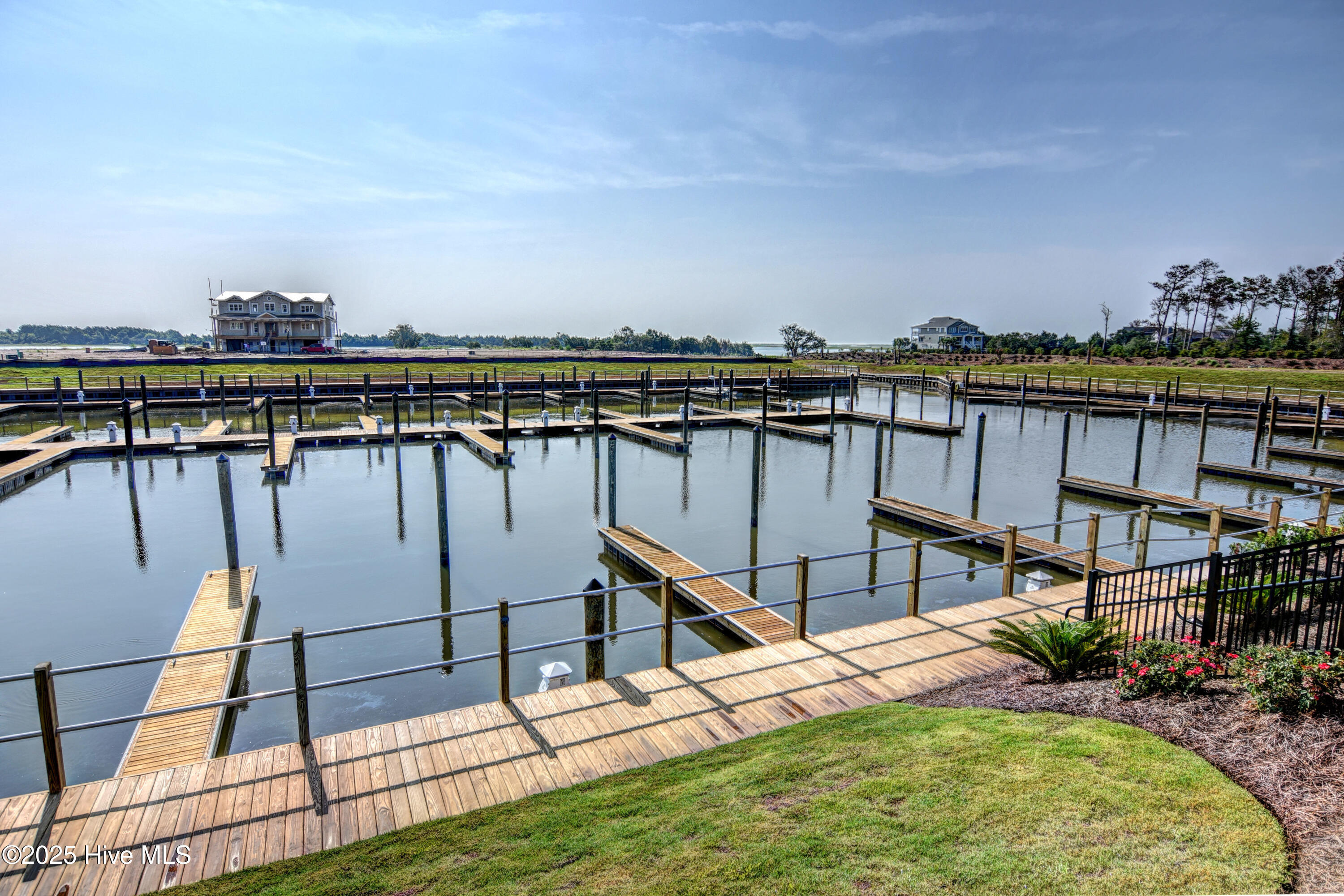 100538273 | Photo 66