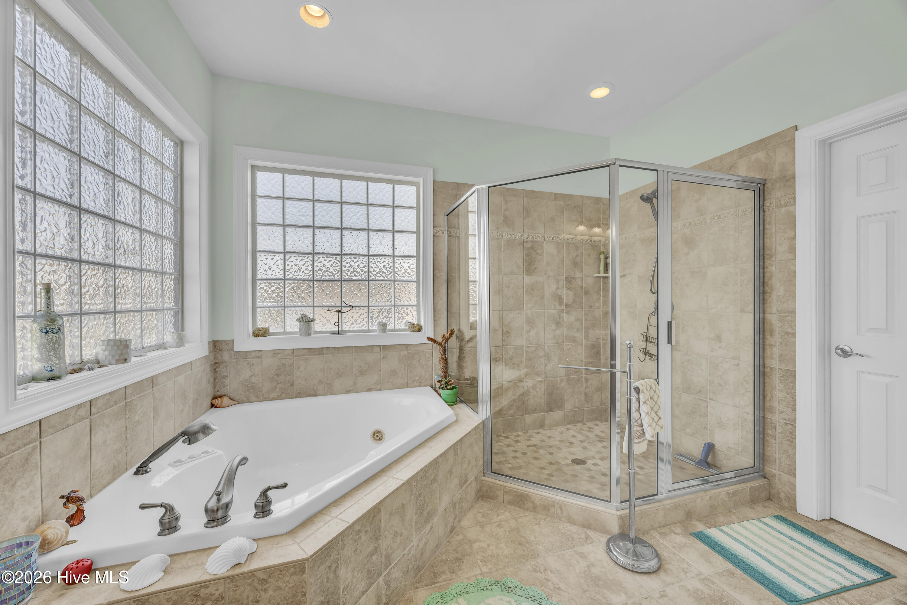 100560542 | Photo 22