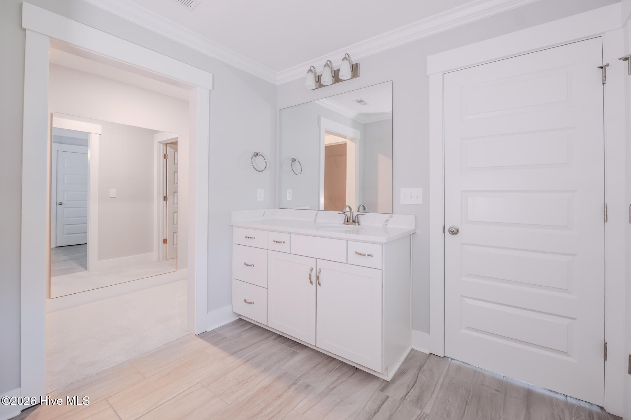 100567790 | Photo 70