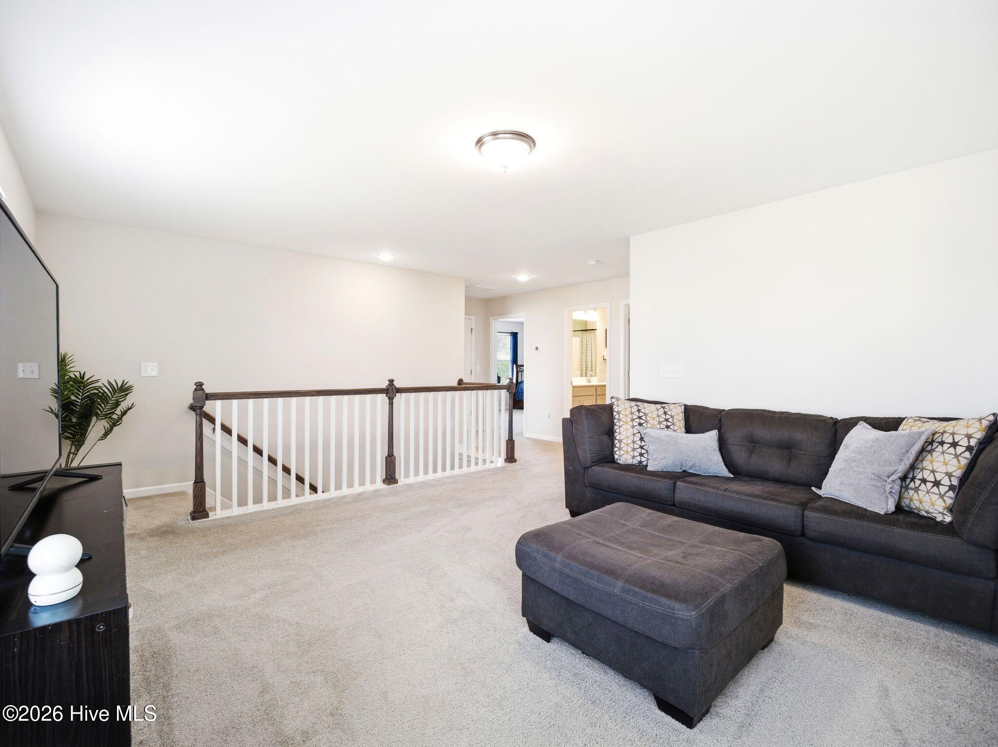 100569792 | Photo 35