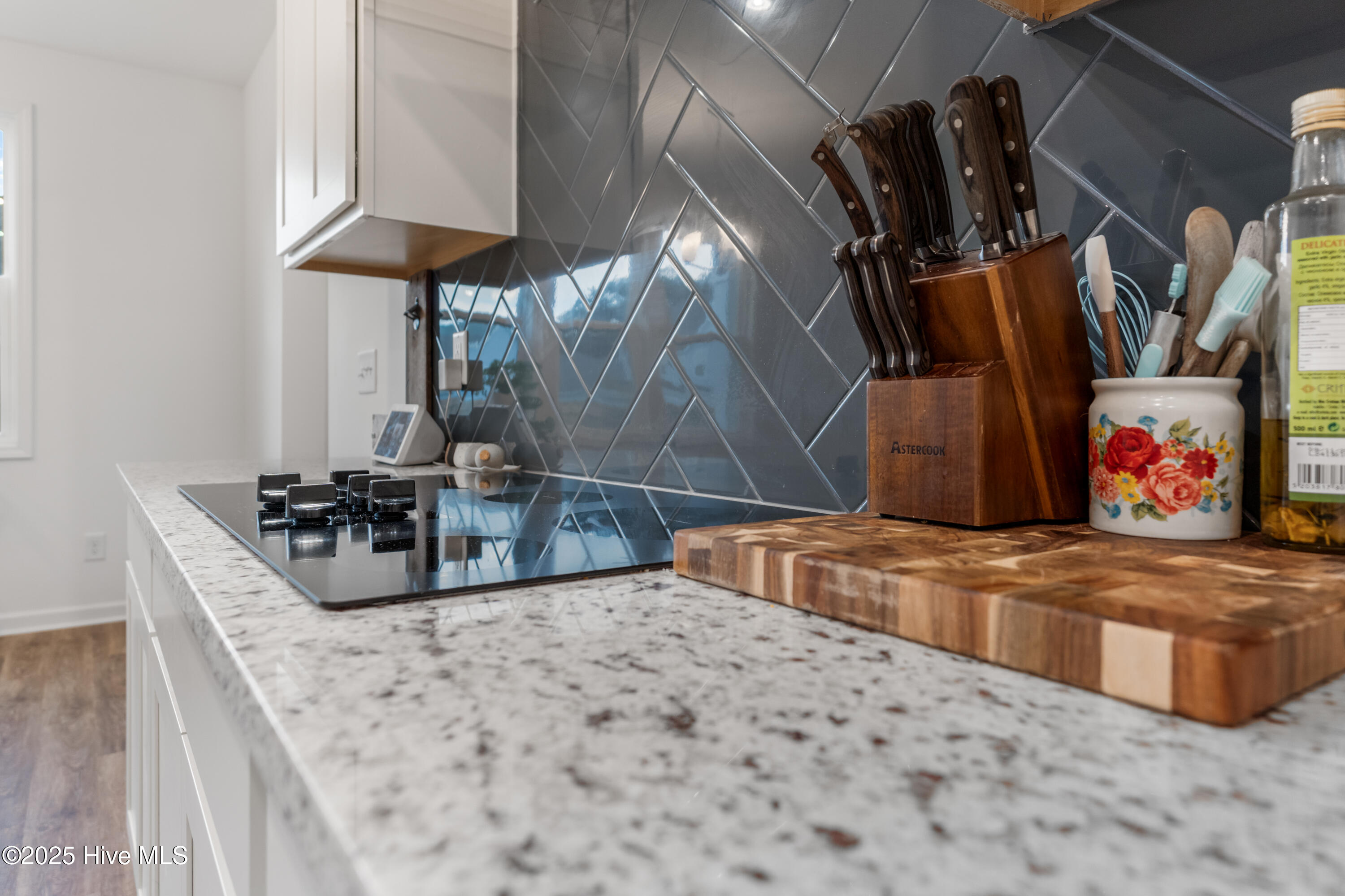 100524281 | Photo 19