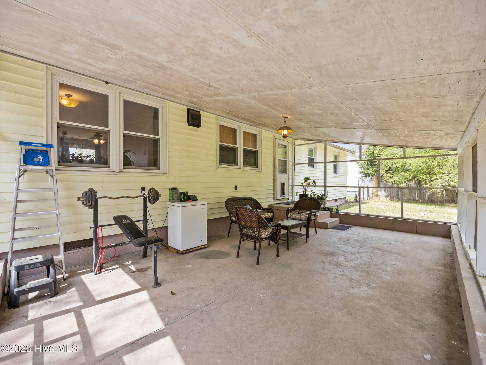 100563100 | Photo 22