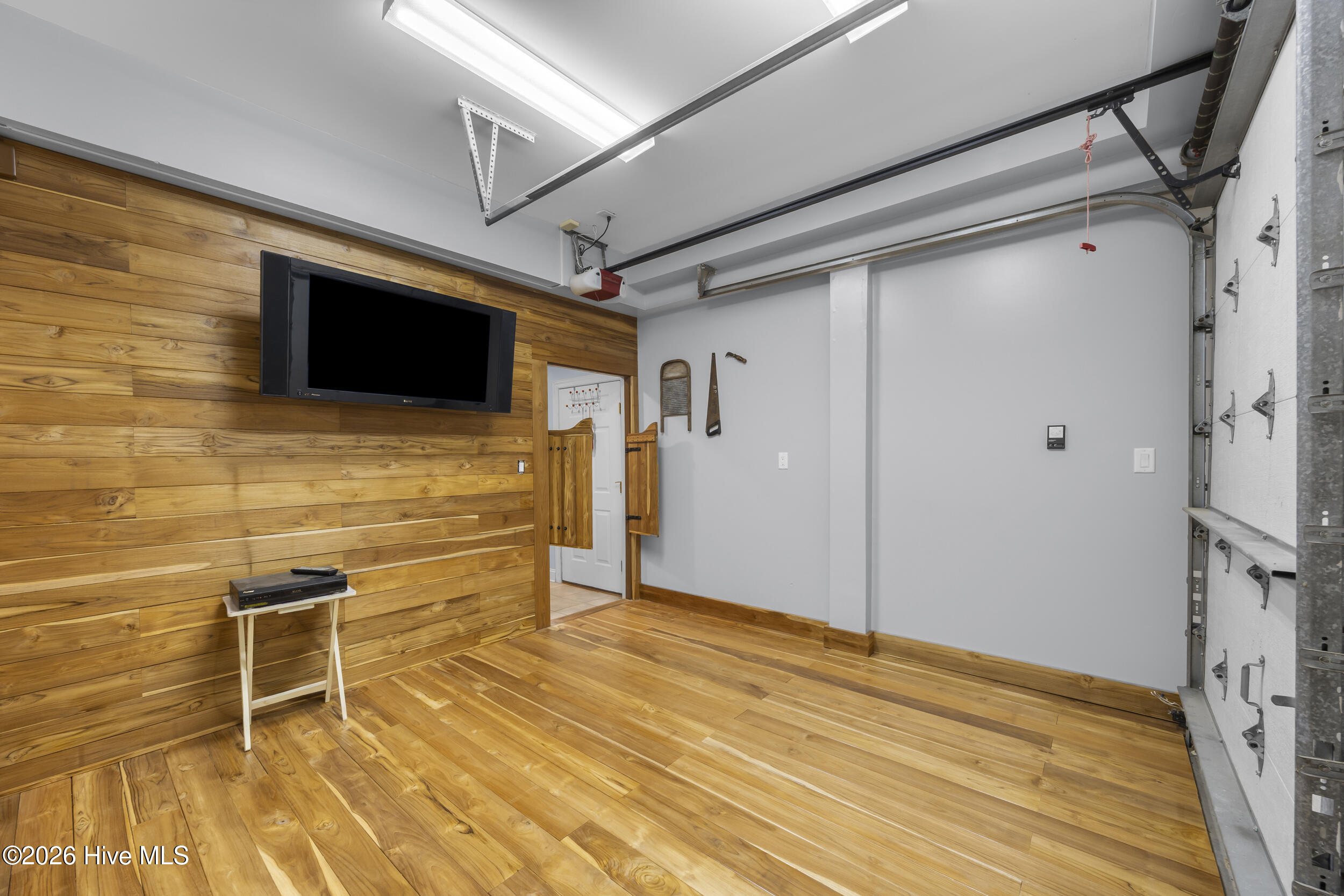 100548931 | Photo 47