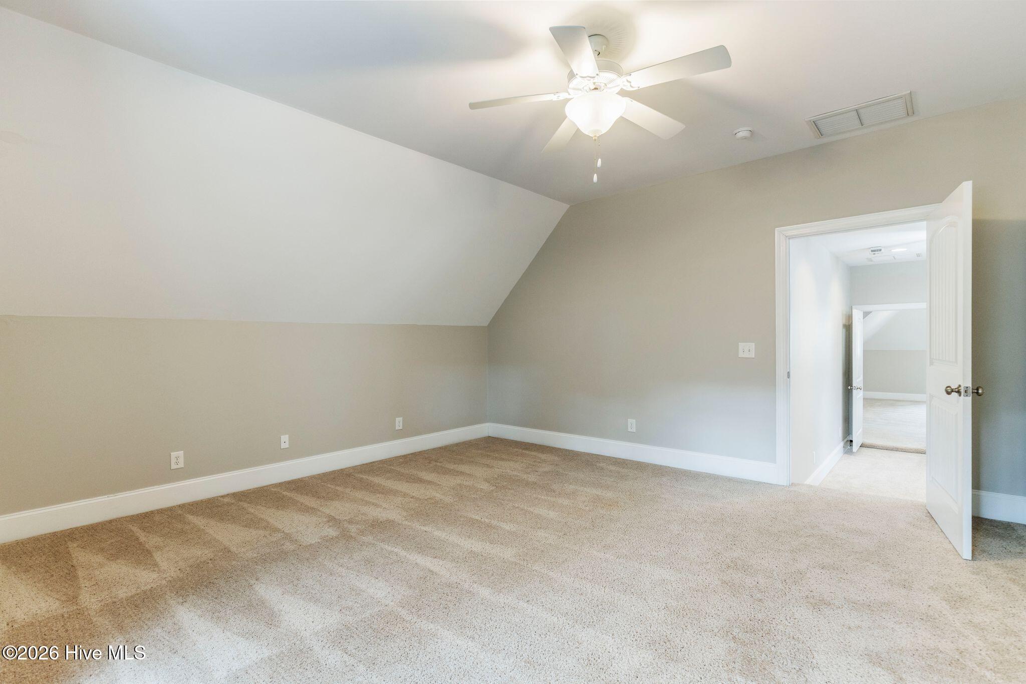 100553307 | Photo 81