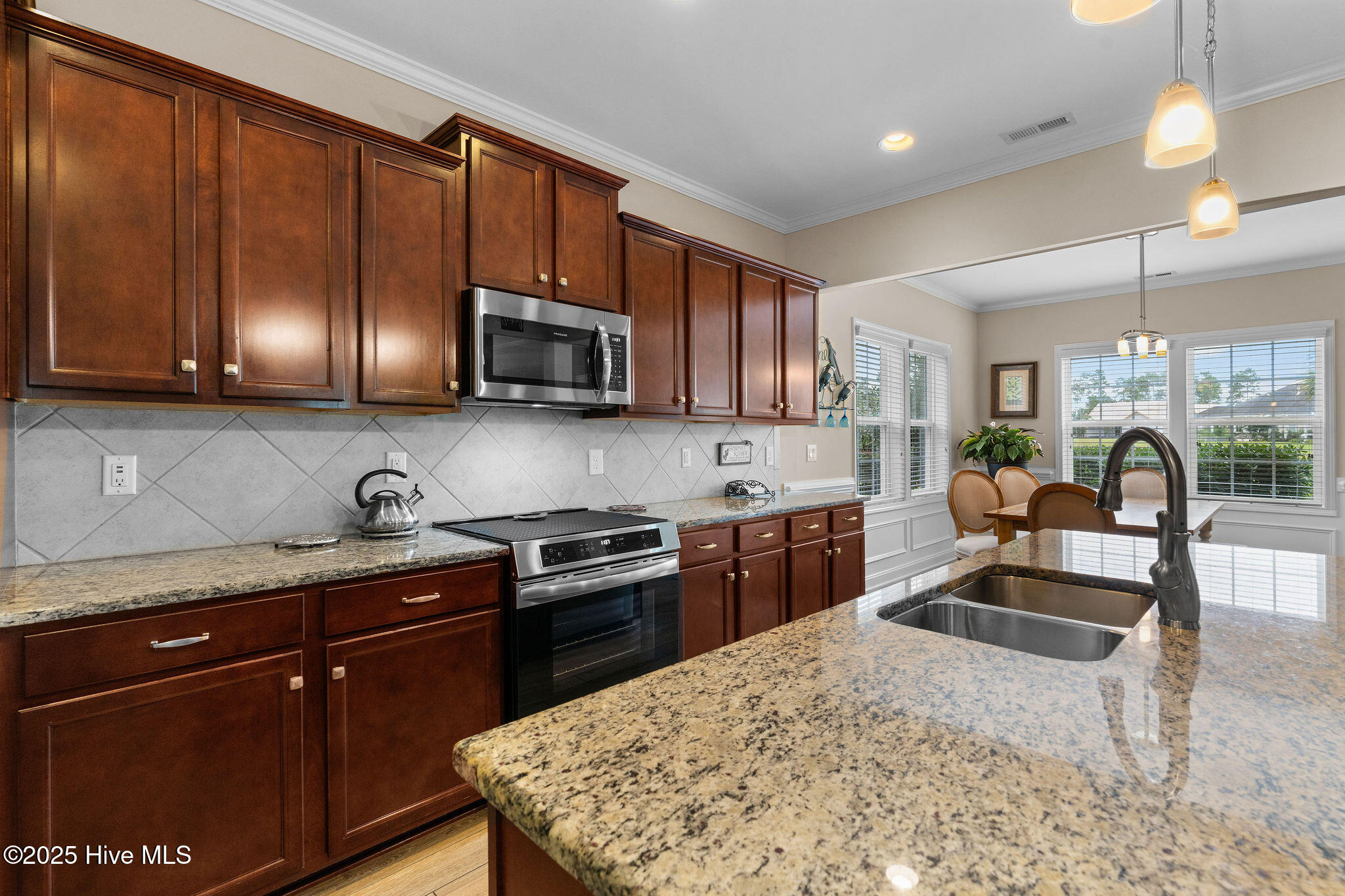 100531104 | Photo 20