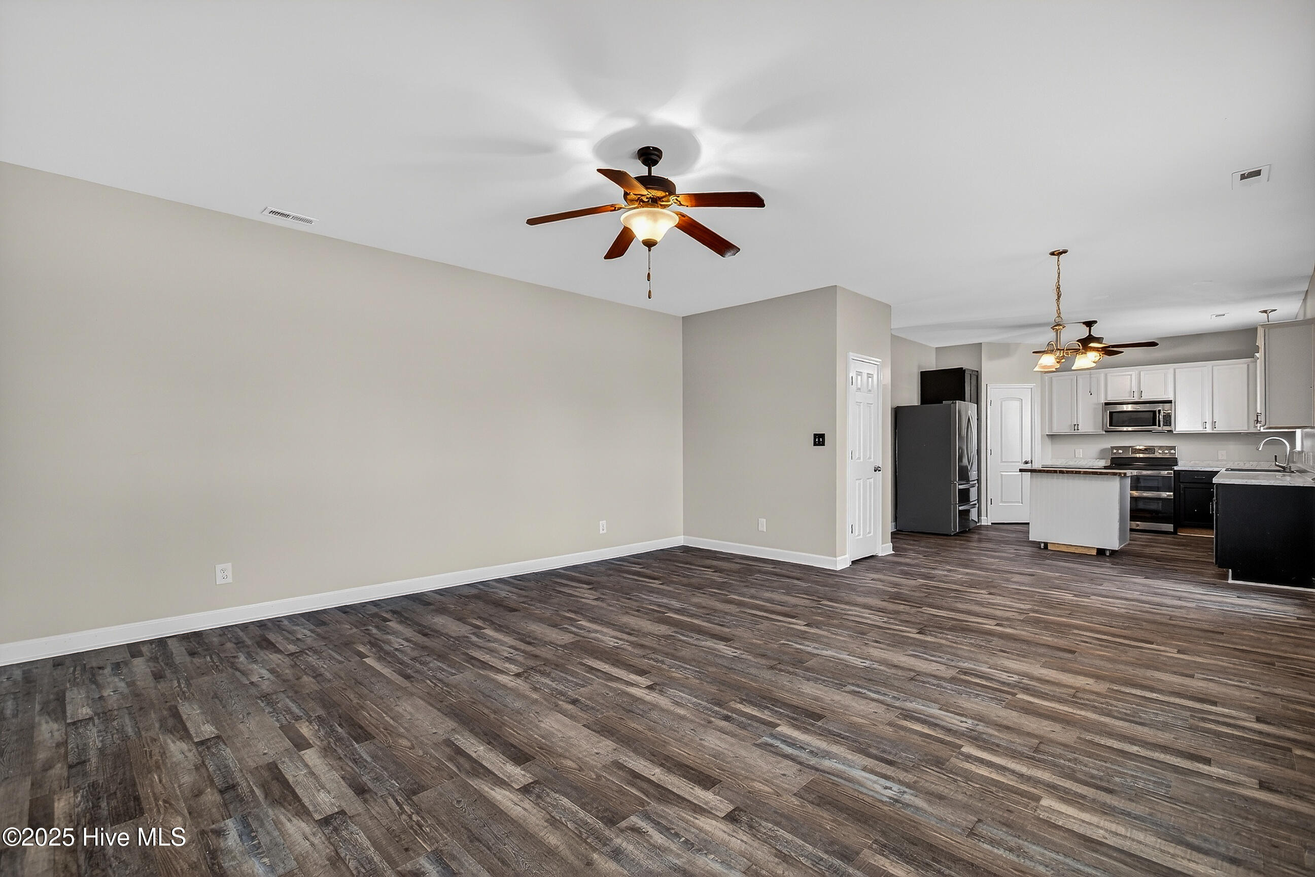 100547089 | Photo 18