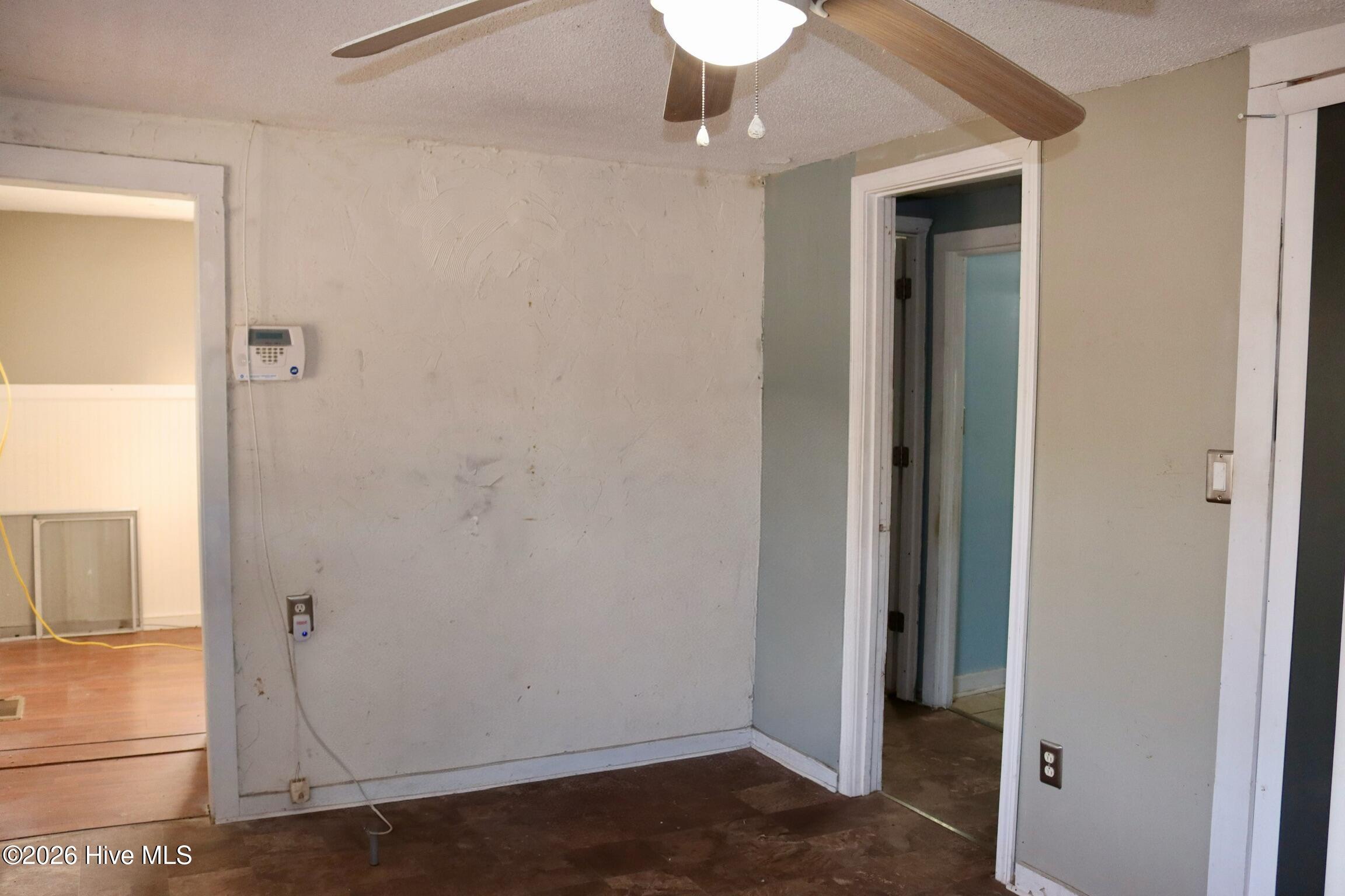 100547933 | Photo 24