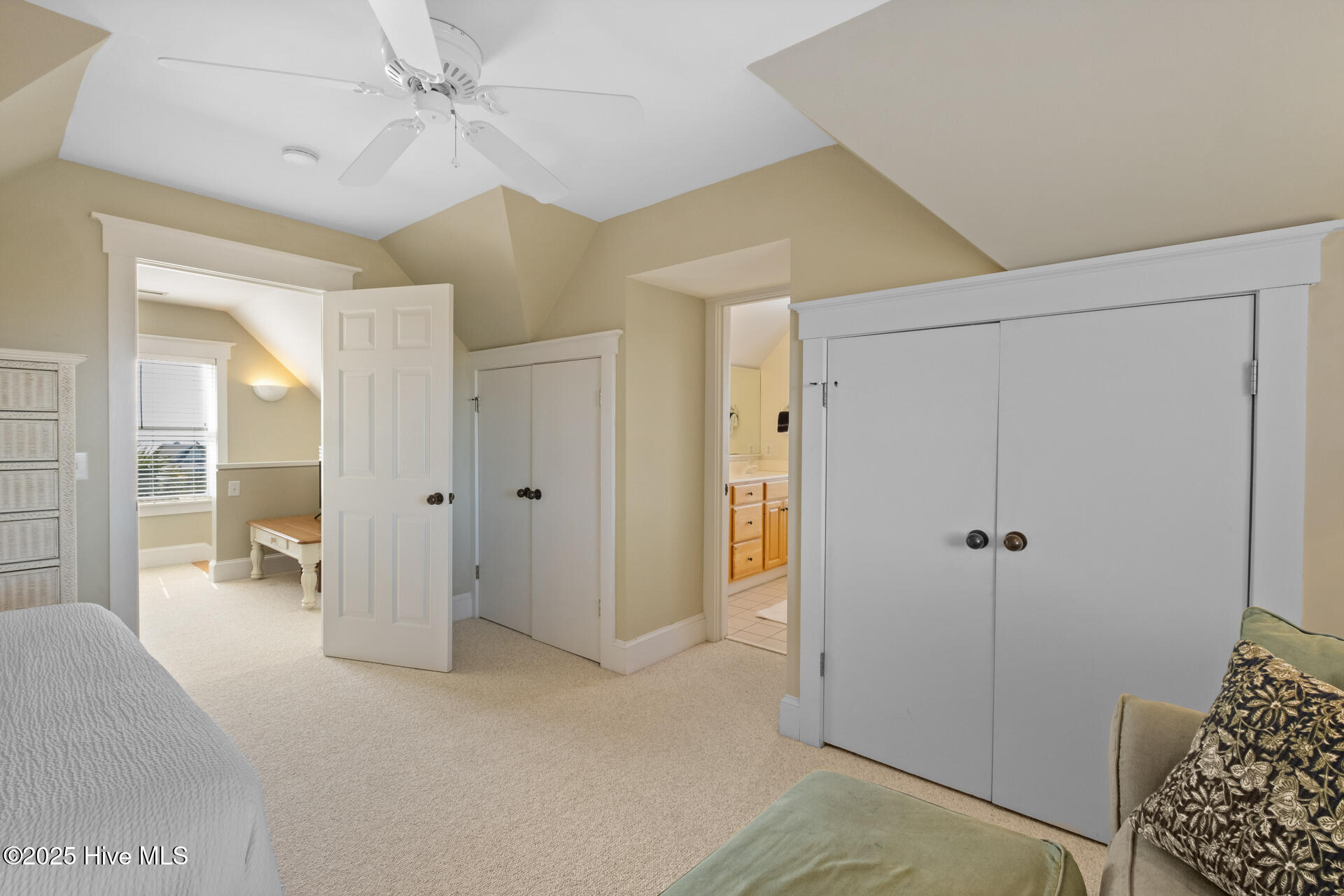 100493663 | Photo 37