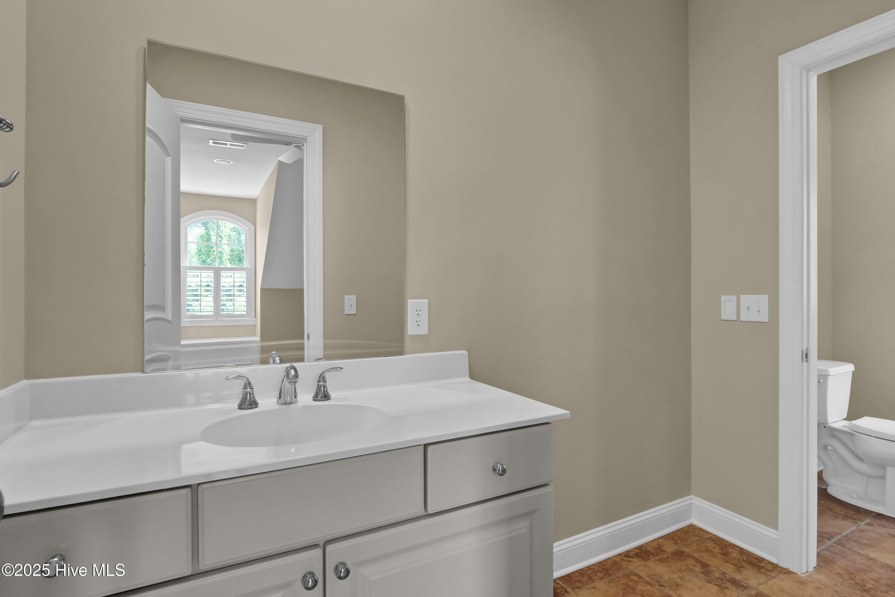 100552605 | Photo 58