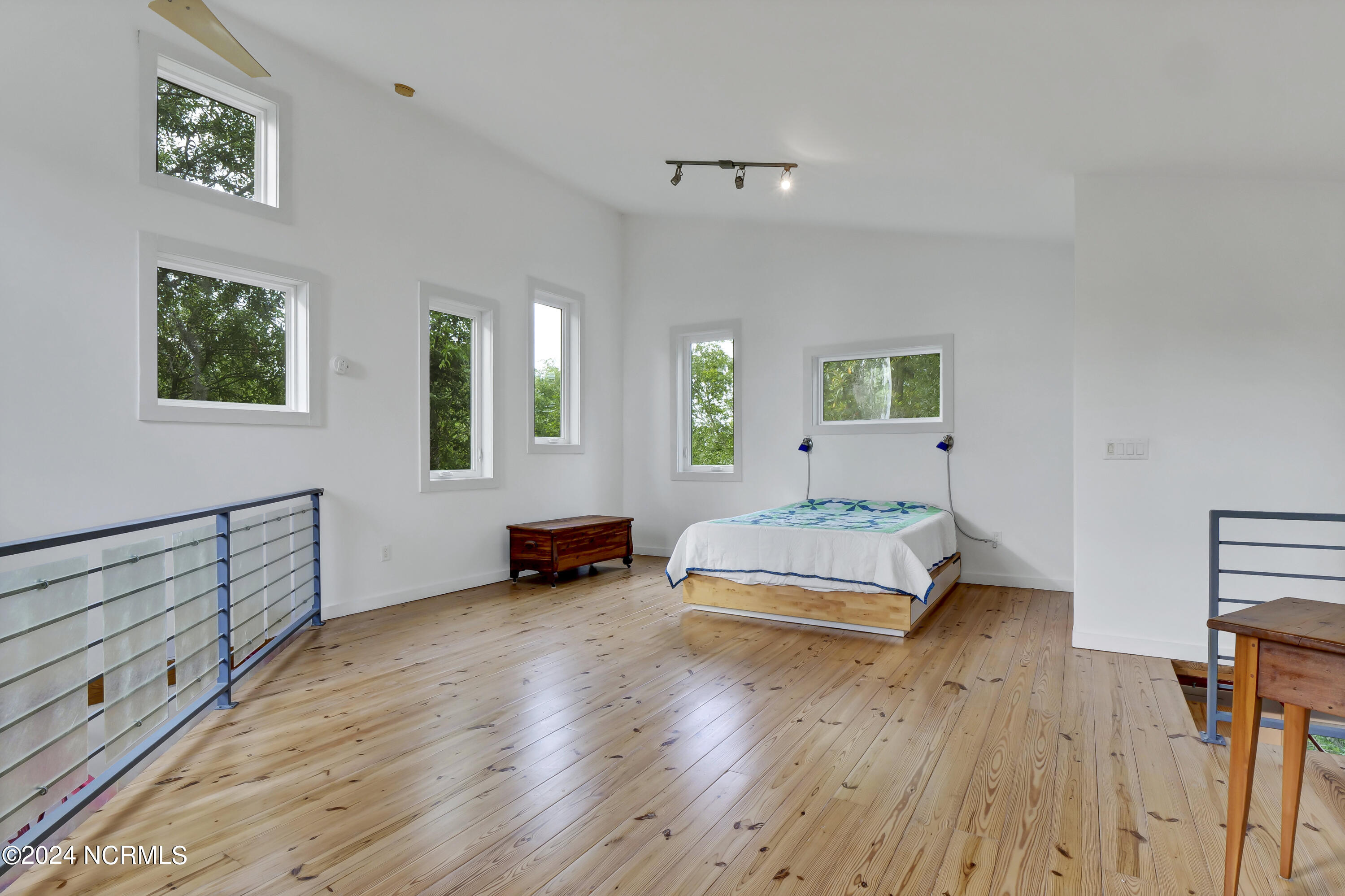 100552771 | Photo 47