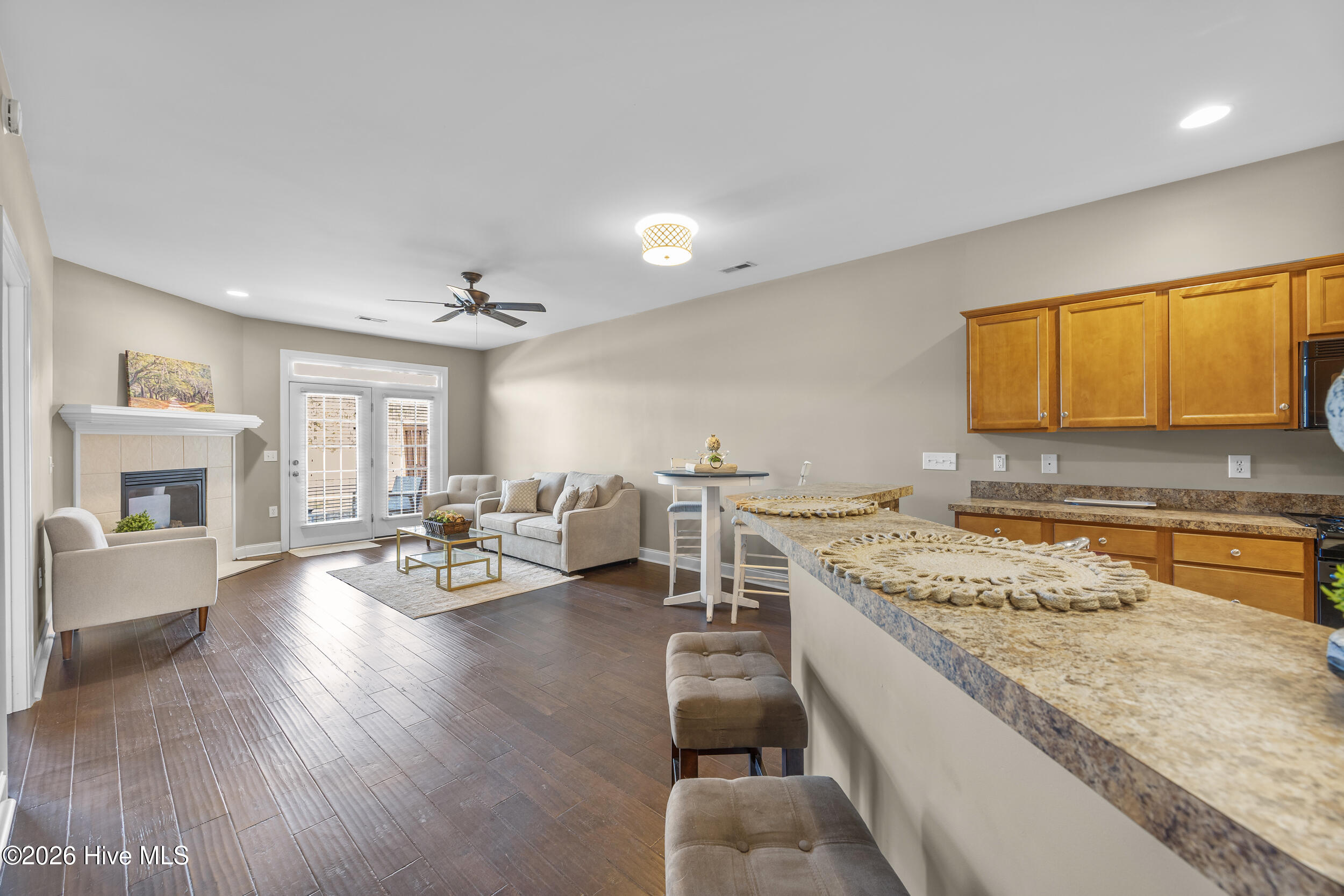 100552325 | Photo 12