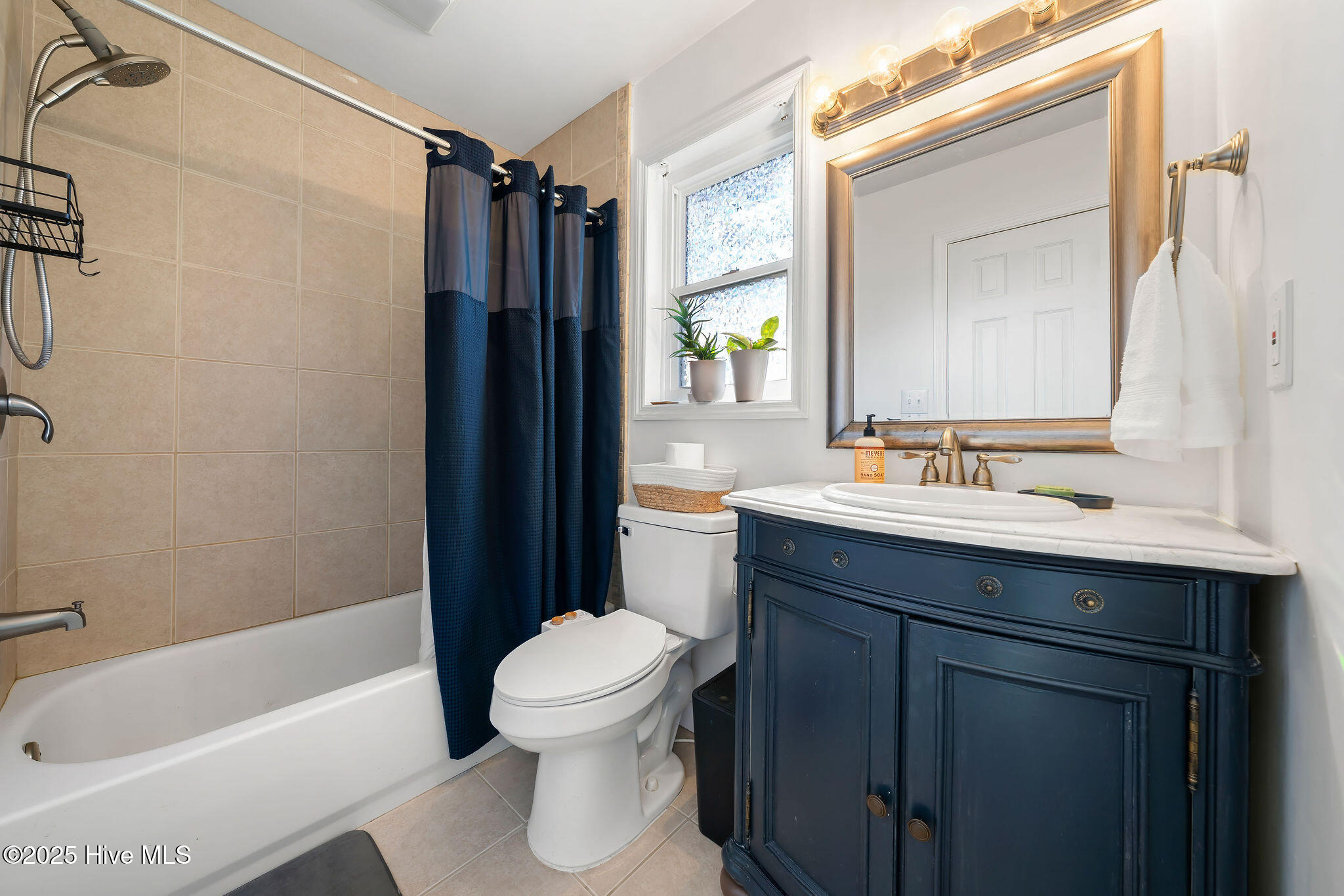 100544071 | Photo 25