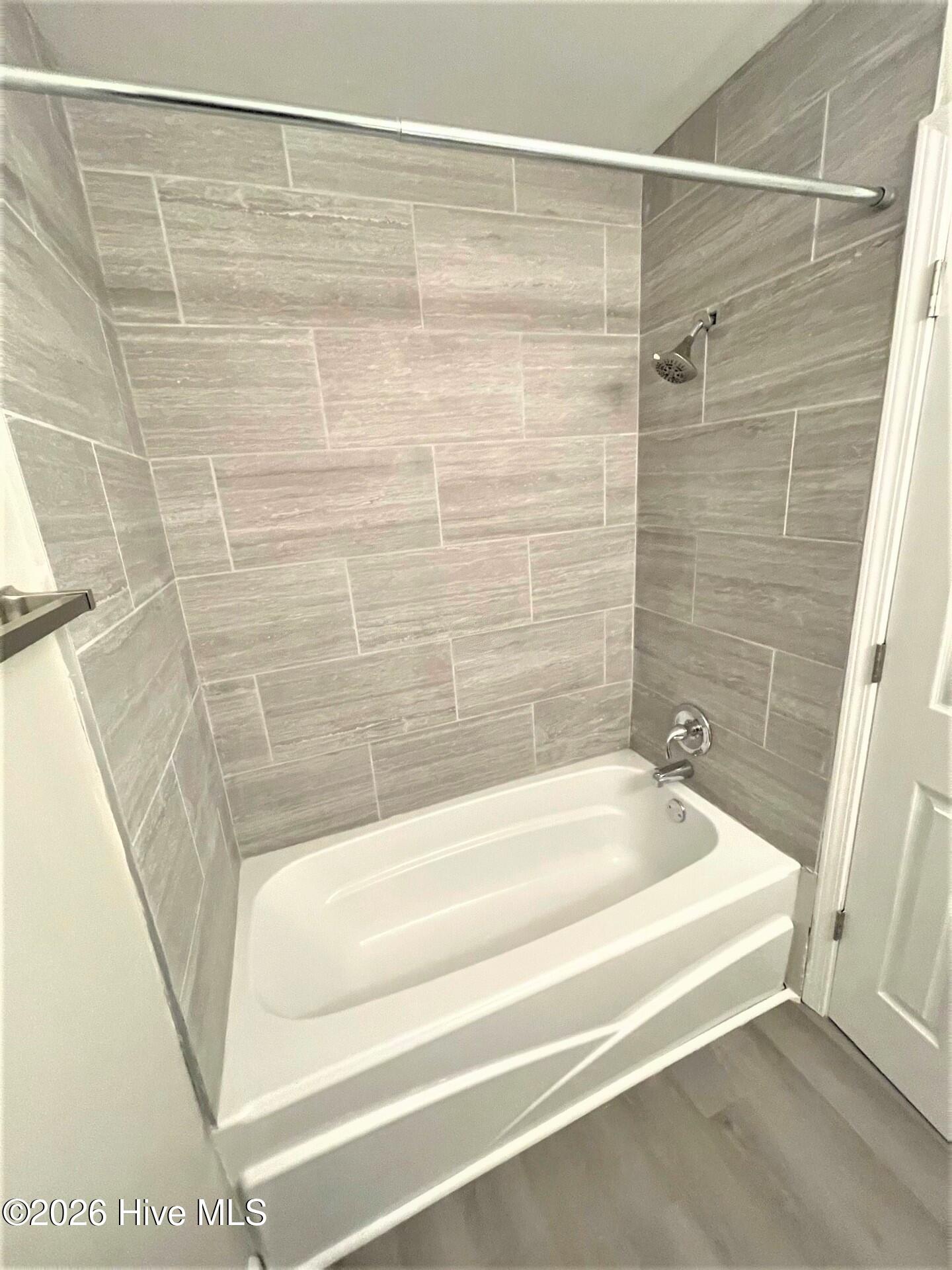 100566480 | Photo 18