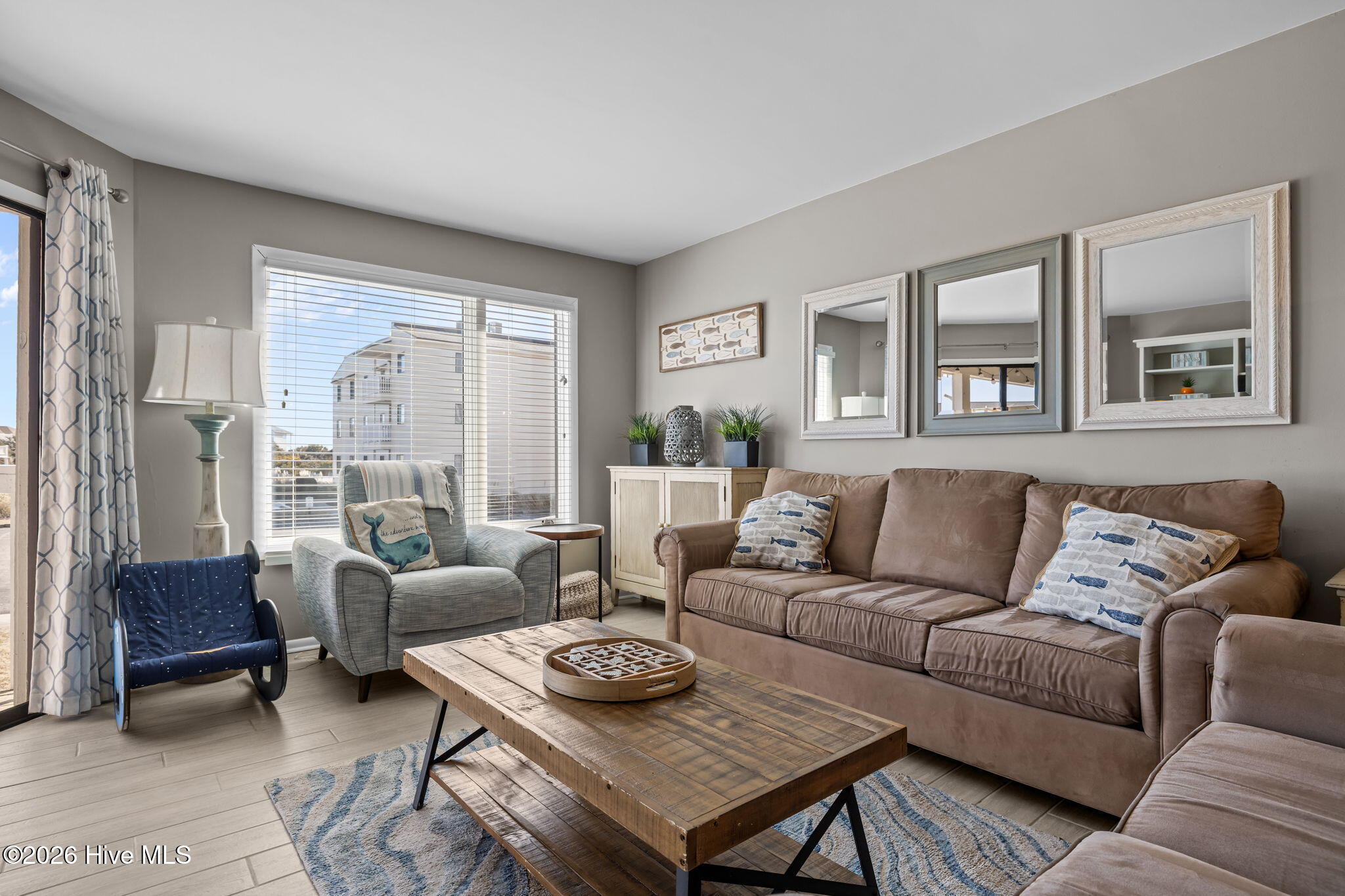 100551765 | Photo 13