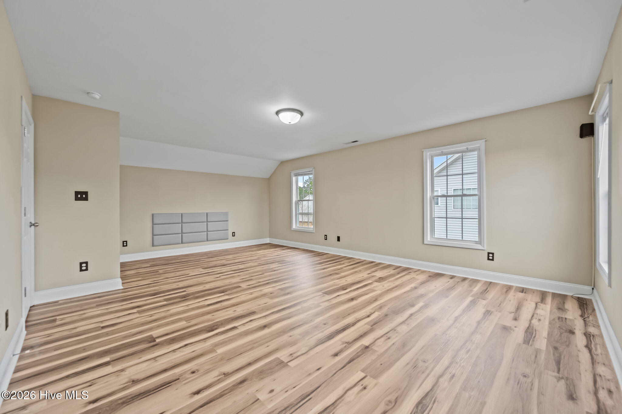 100548708 | Photo 17