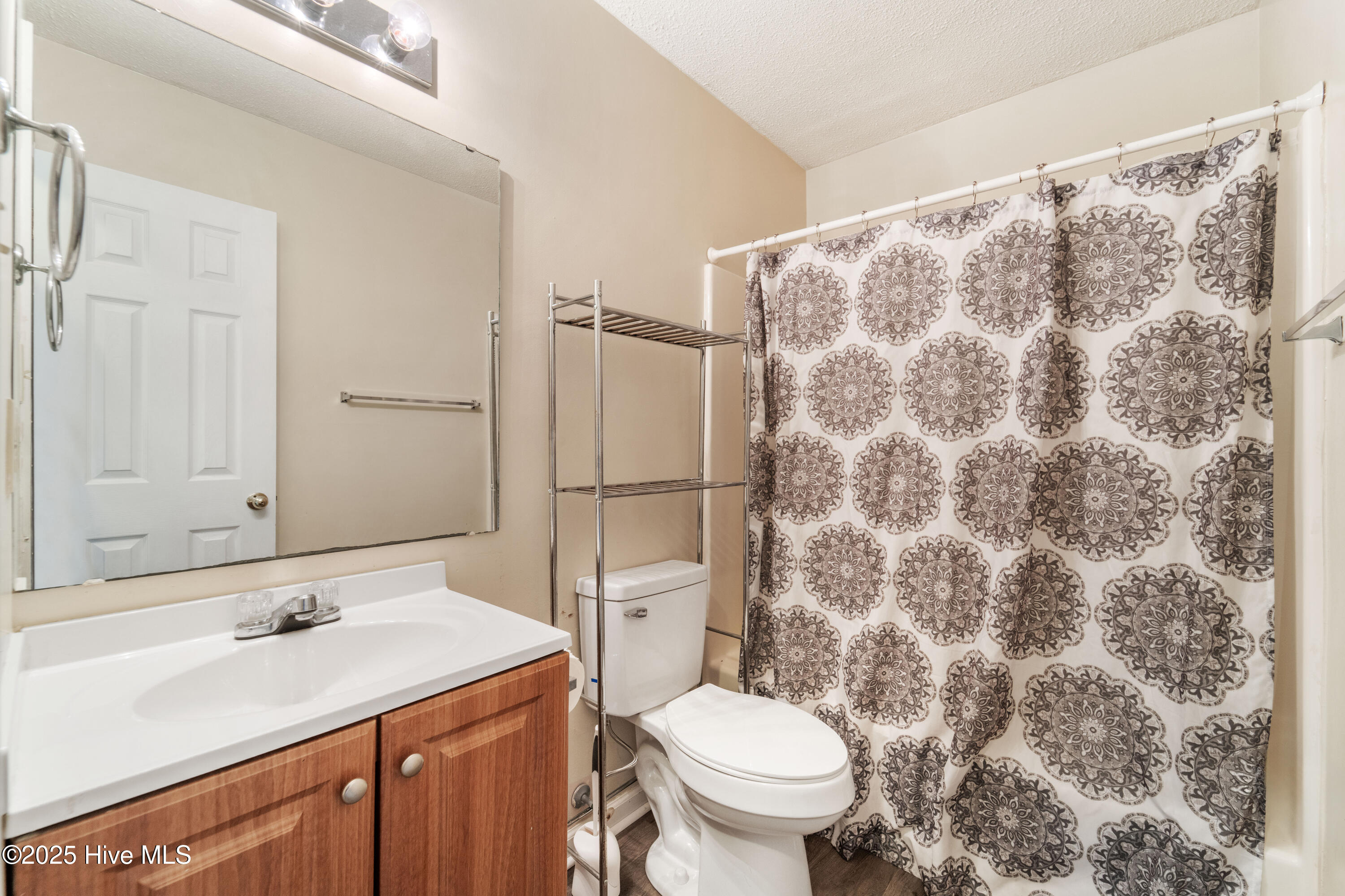 100546102 | Photo 33