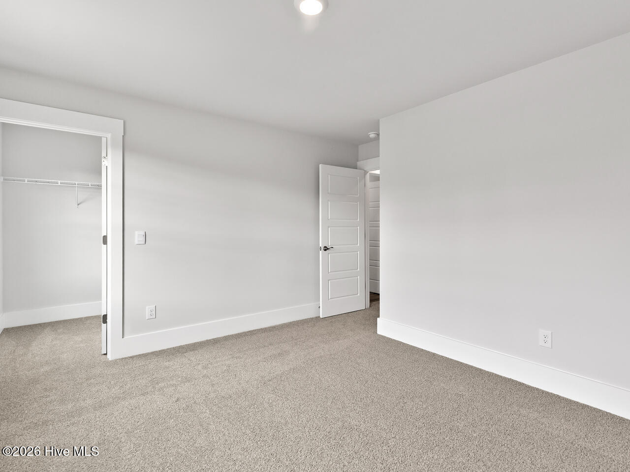 100535812 | Photo 37