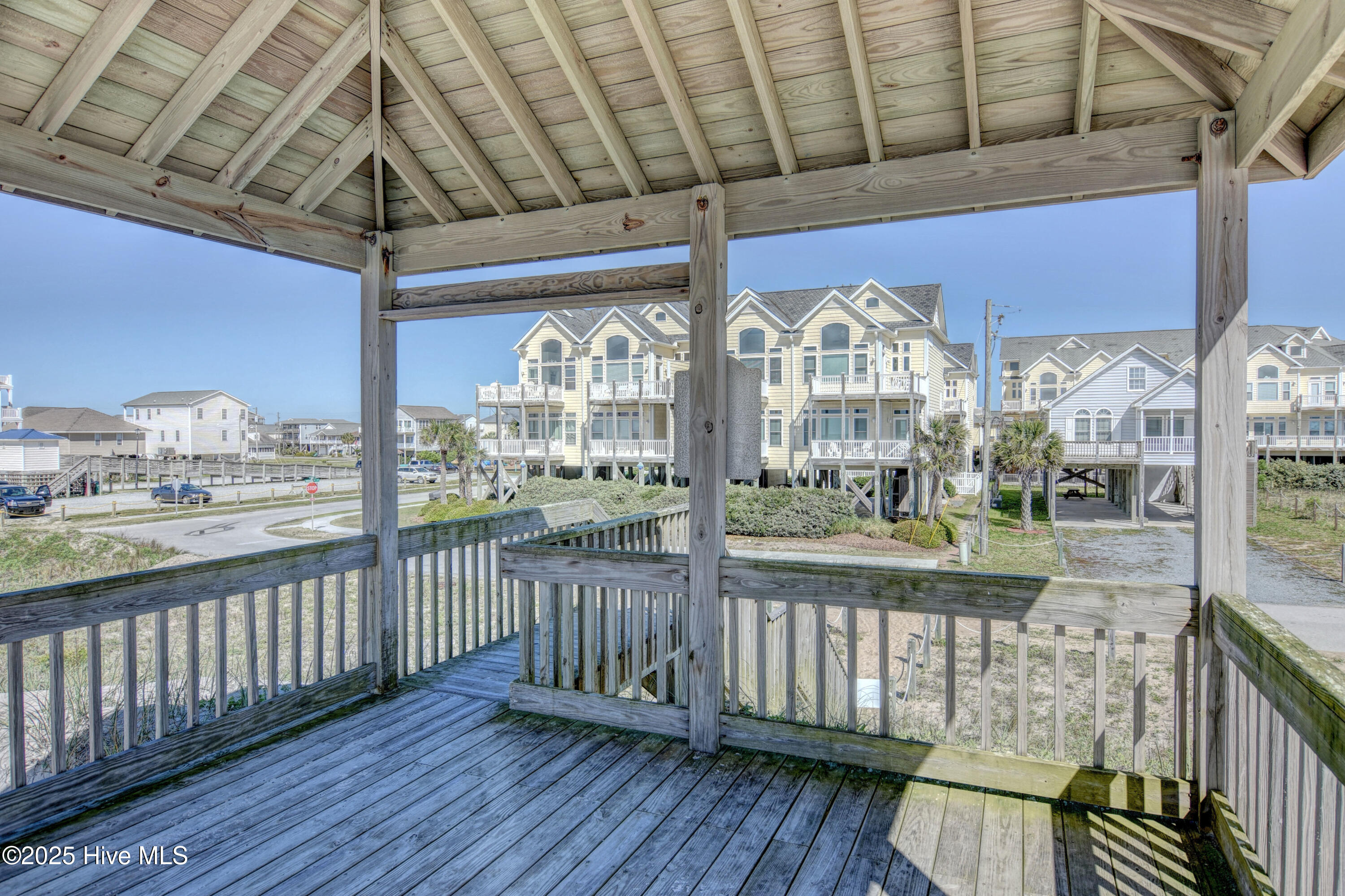 100508177 | Photo 45