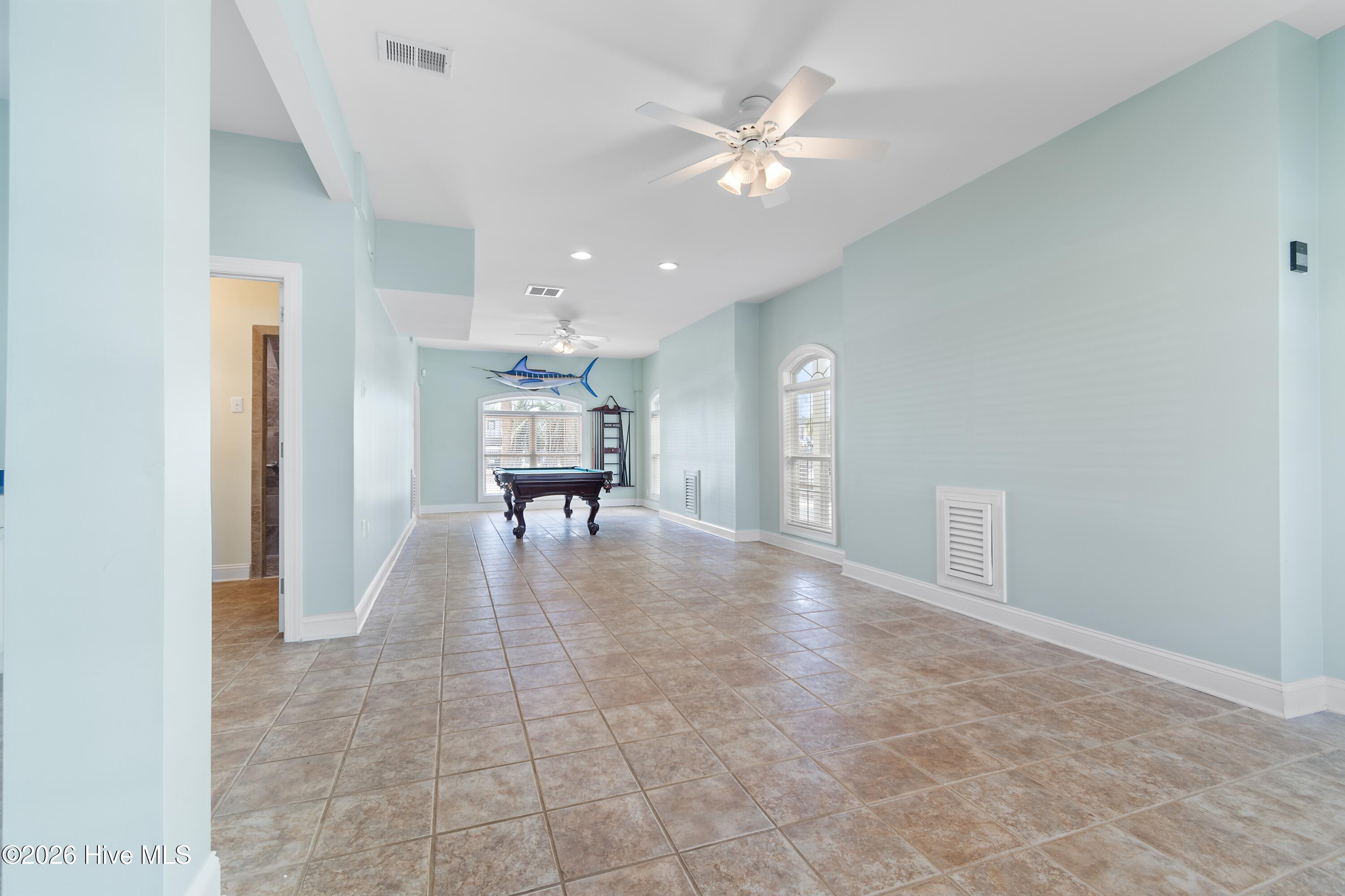 100566574 | Photo 51