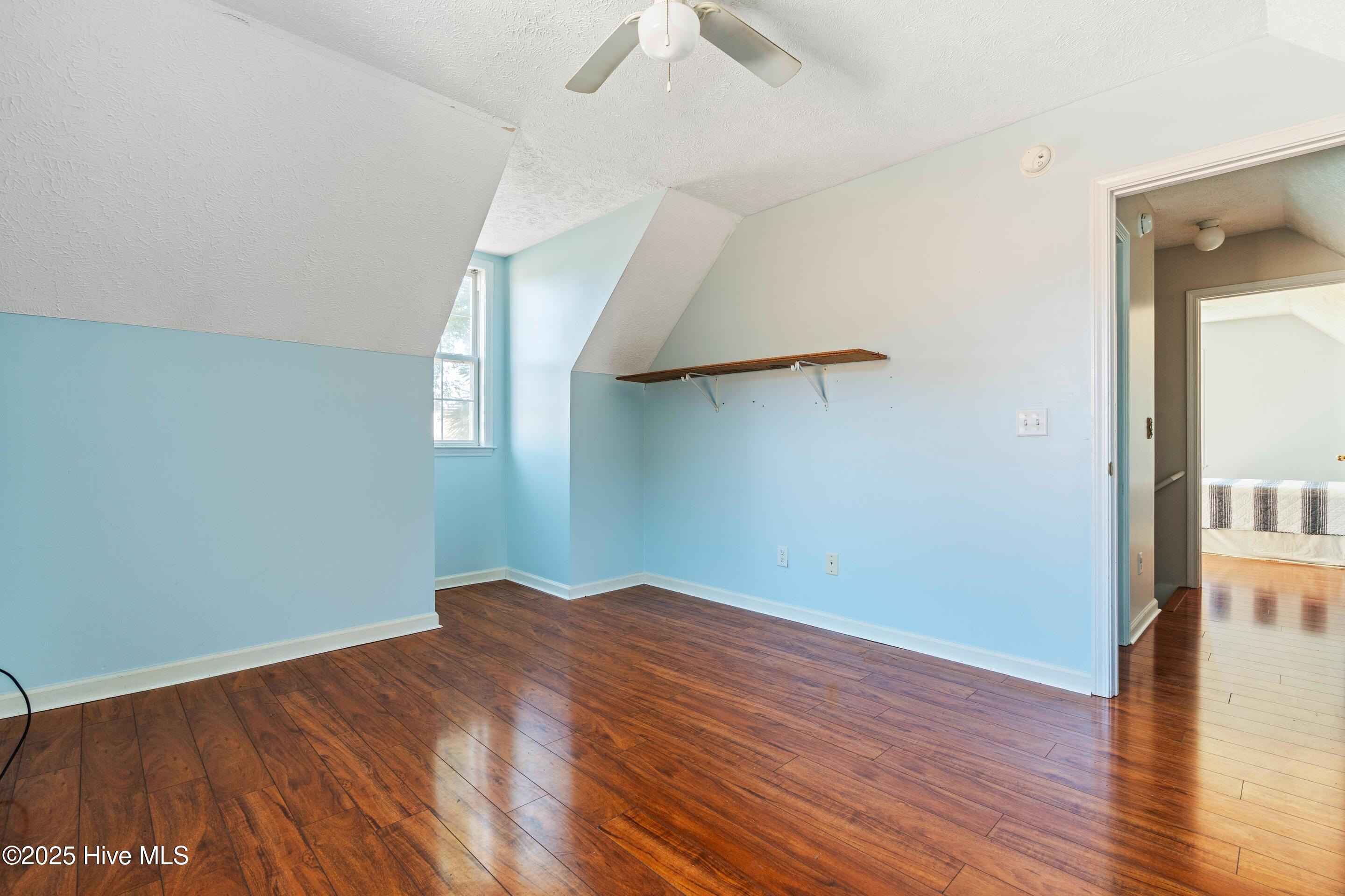 100536584 | Photo 25