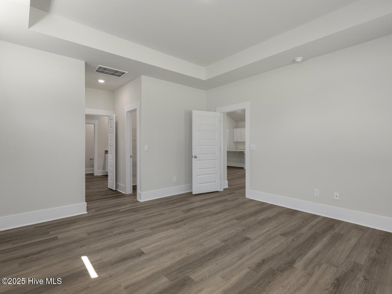 100544073 | Photo 16