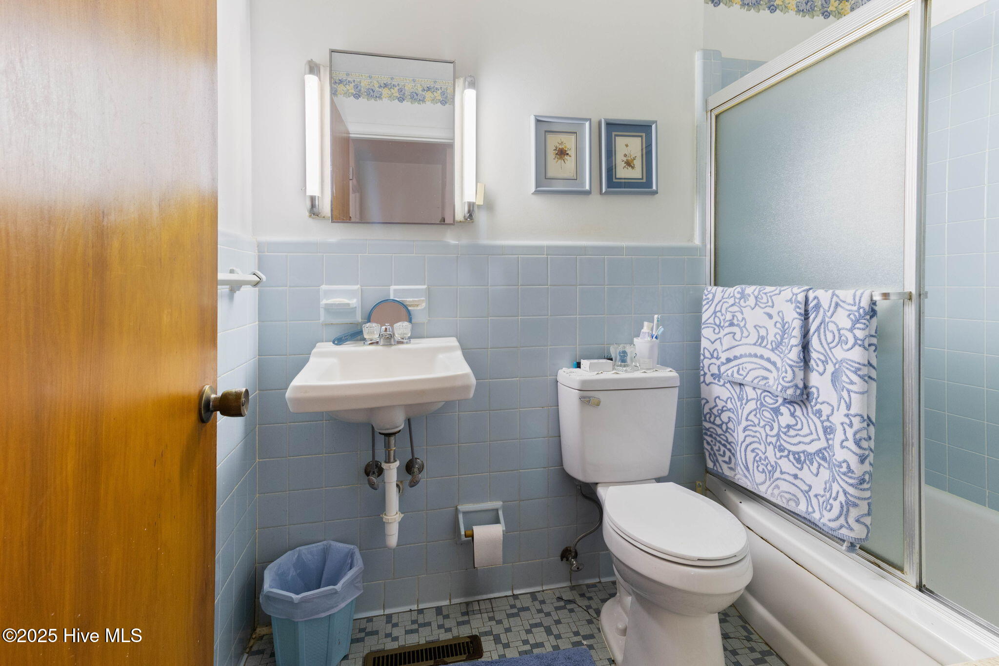 100533593 | Photo 15