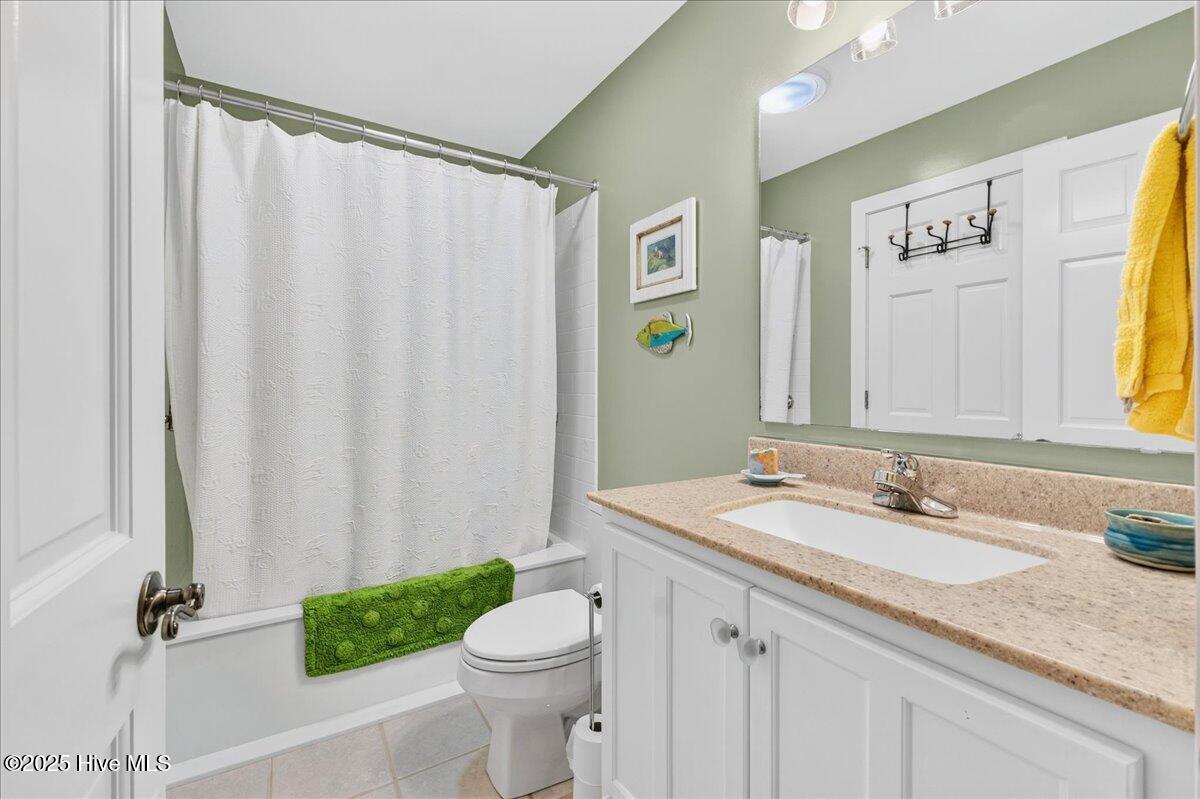 100540409 | Photo 38