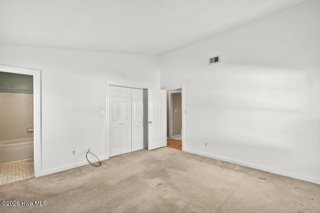 100566141 | Photo 25