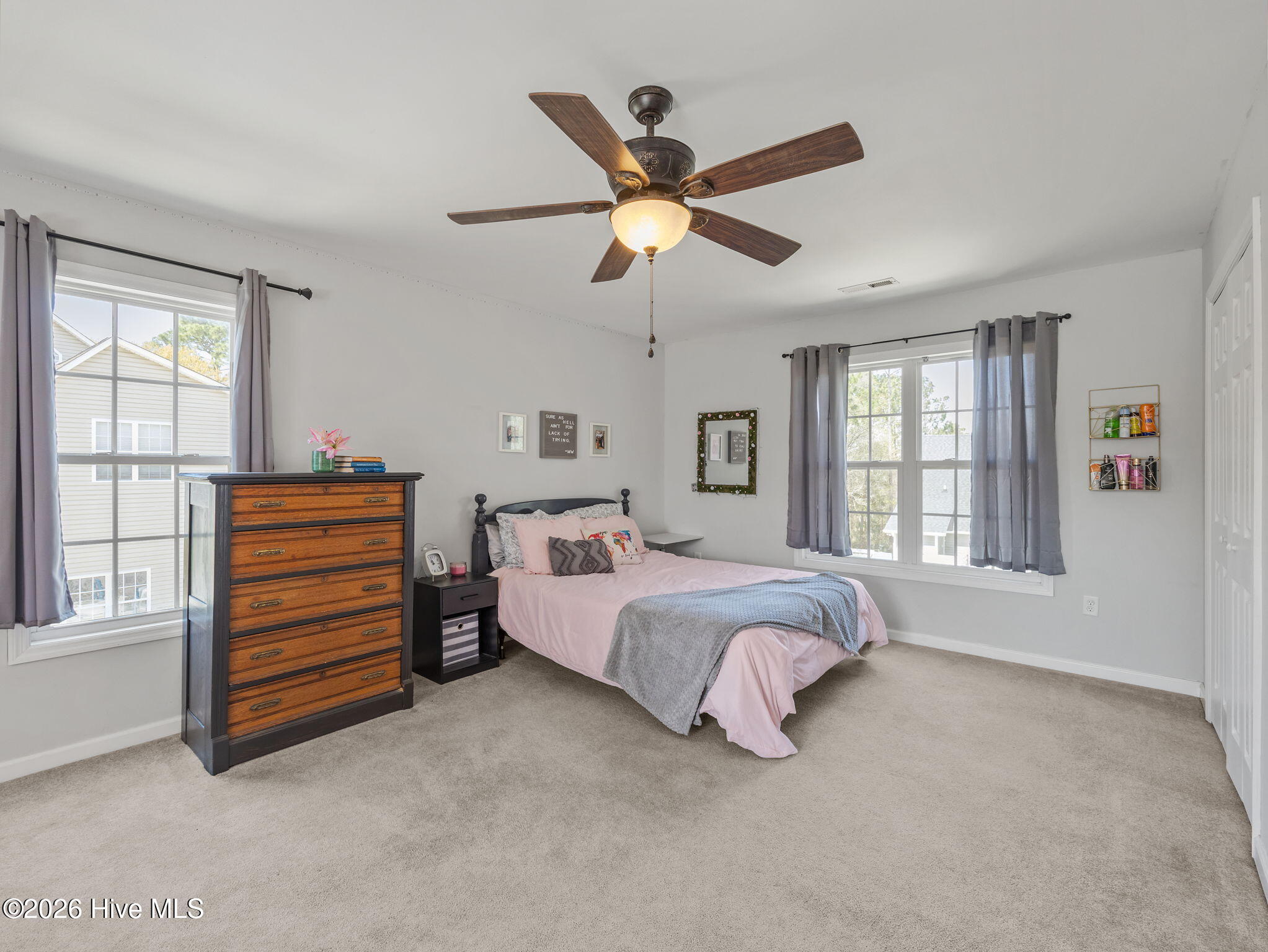 100562601 | Photo 35