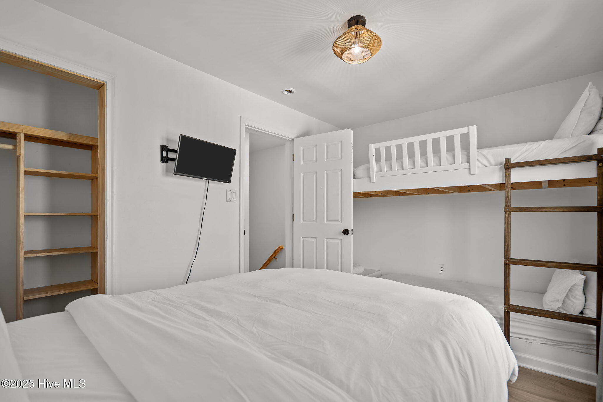 100544620 | Photo 25