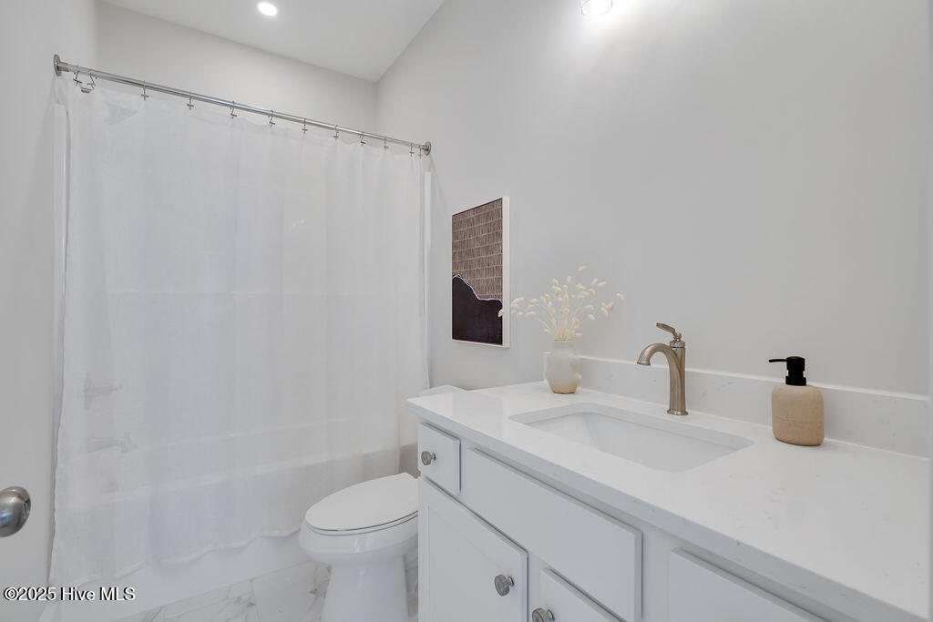 100545811 | Photo 25