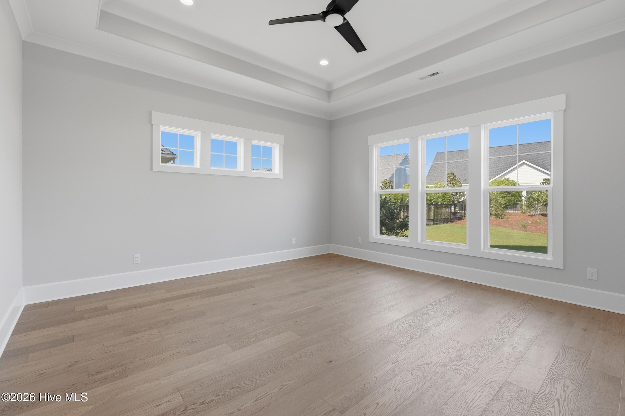 100567785 | Photo 52