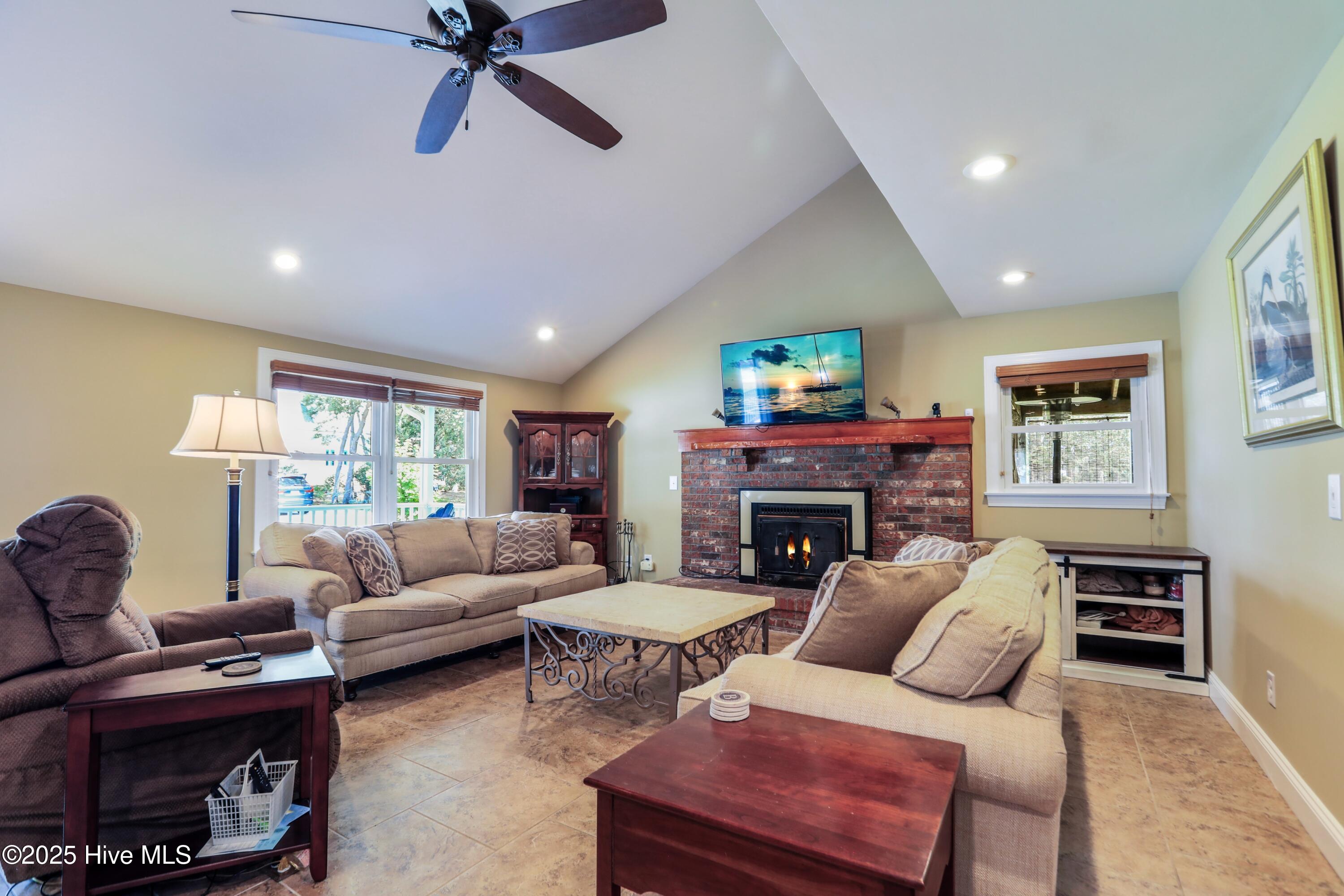 100513124 | Photo 35