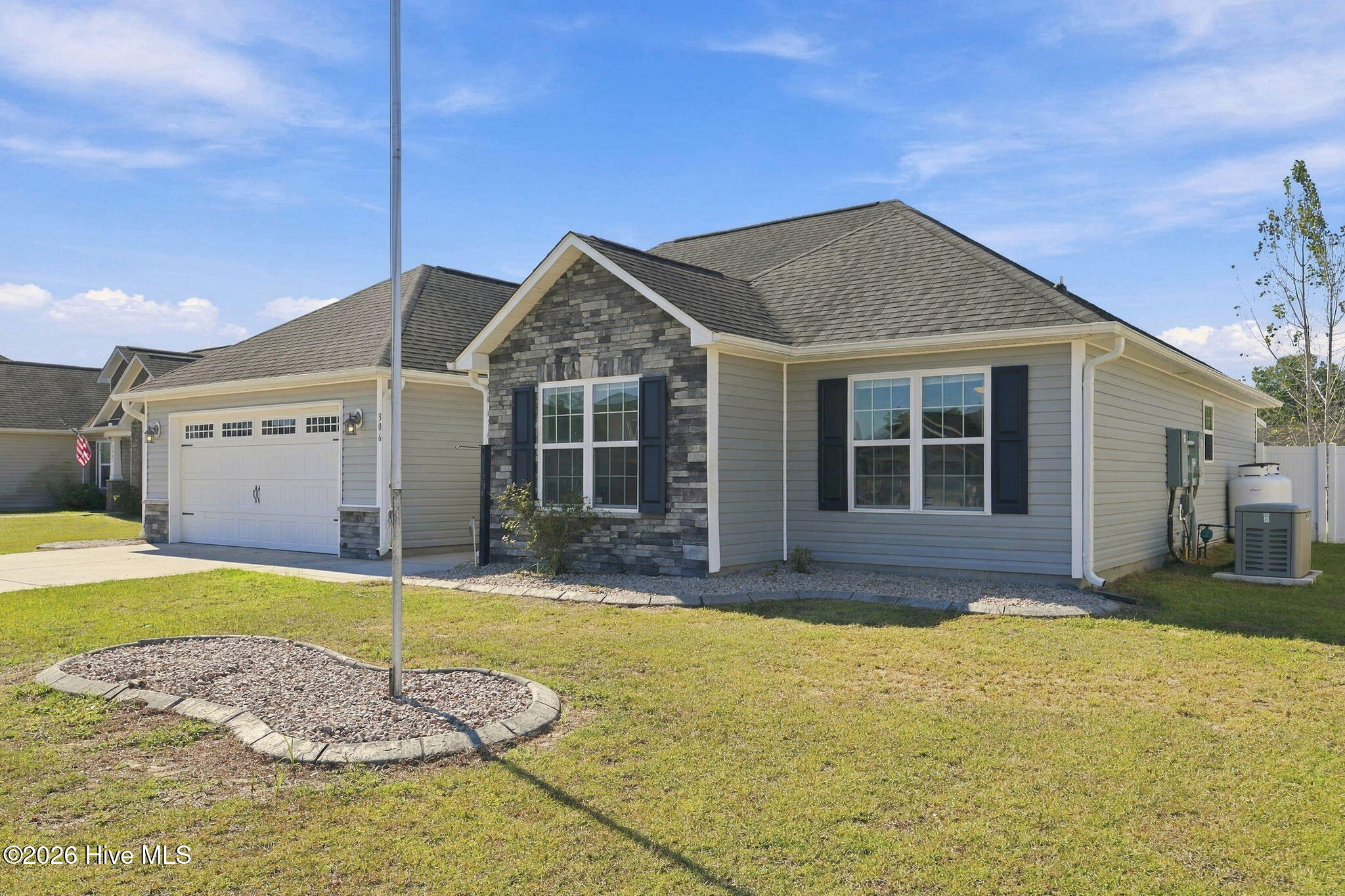 Photo 2 of Single family home for sale at 306 Strut Ln, Richlands, NC 28574 | MLS# 100606933 | Listing updated on 2026-10-05