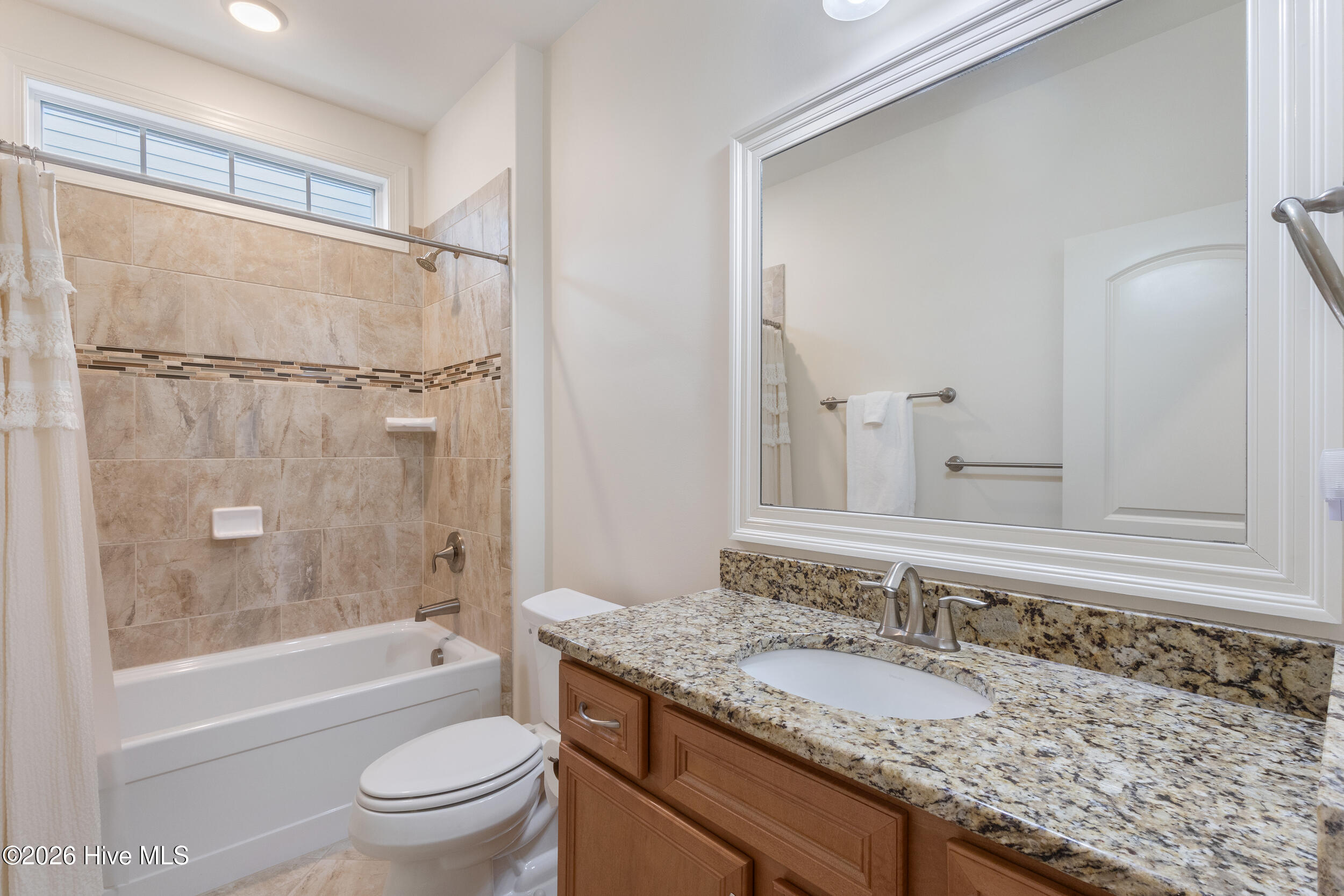 100556114 | Photo 25