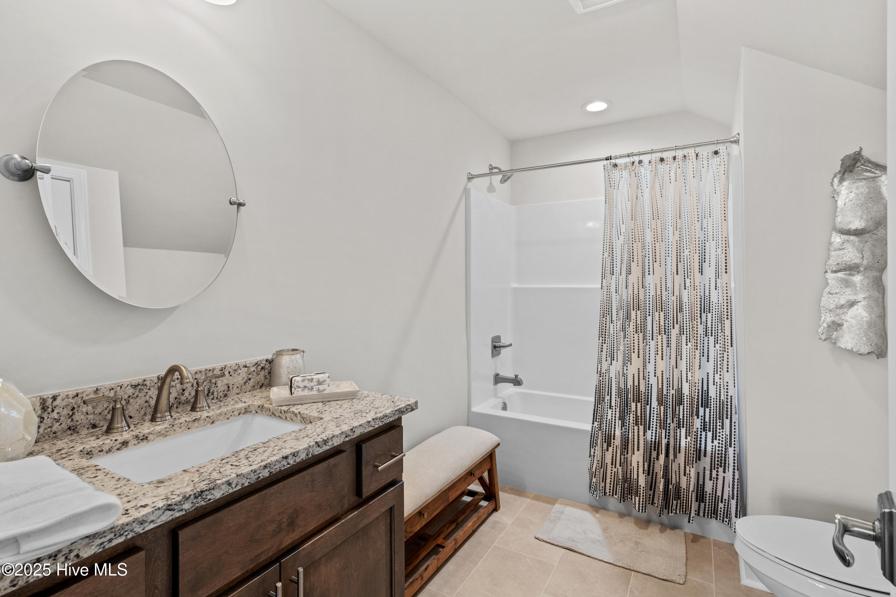 100496810 | Photo 46