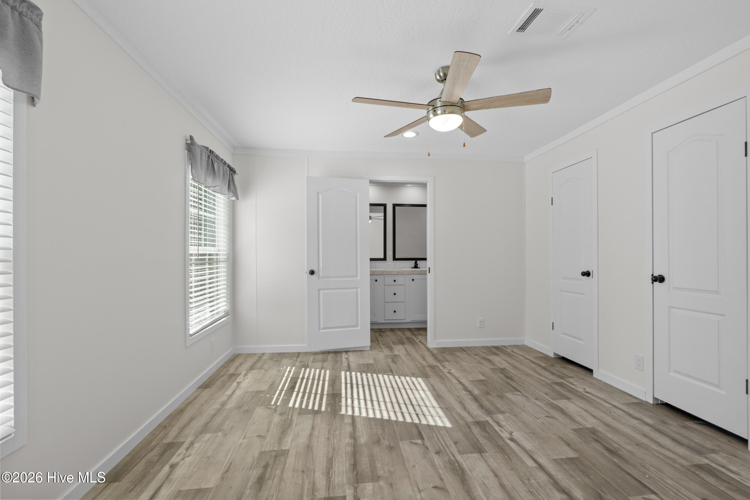 100554788 | Photo 13