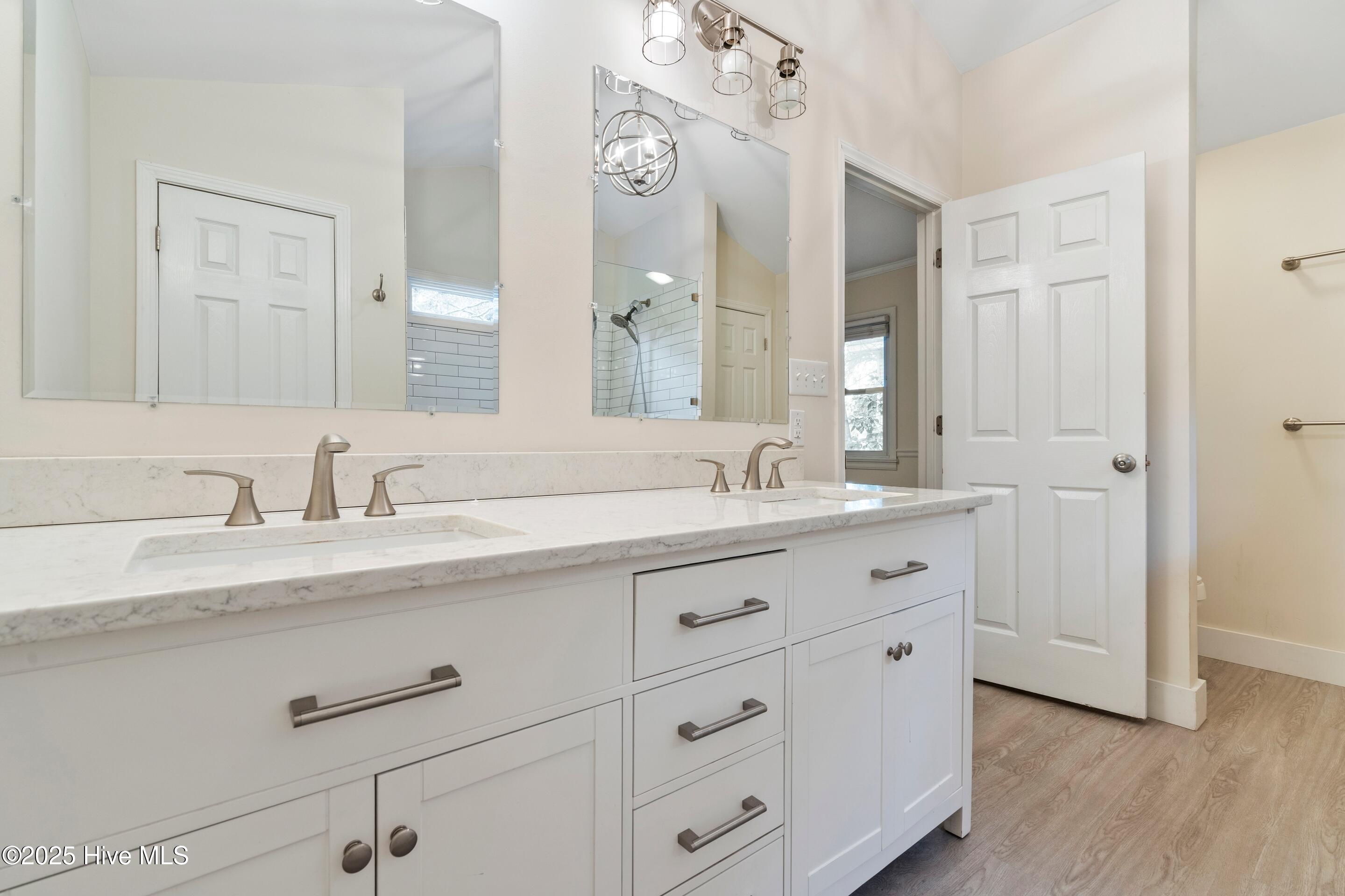 100542682 | Photo 21