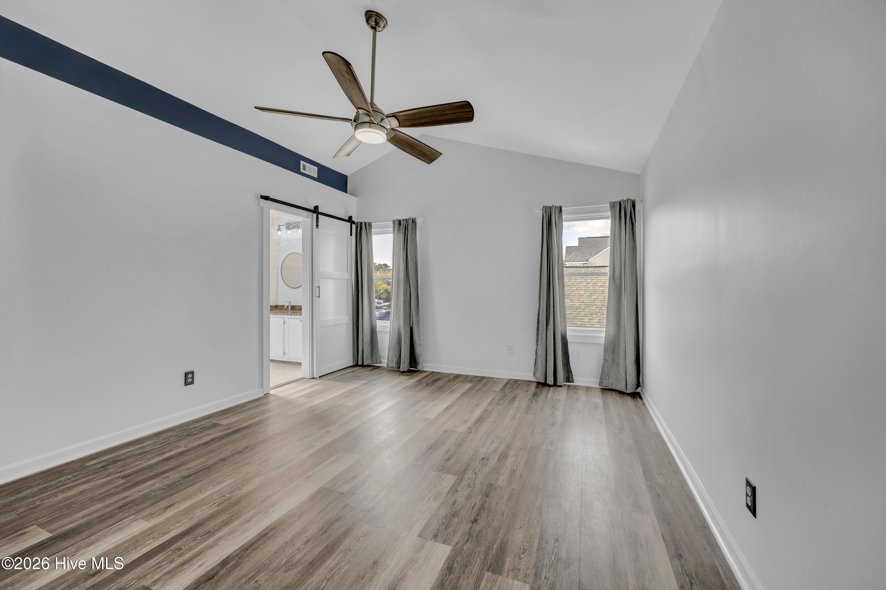 100563133 | Photo 16